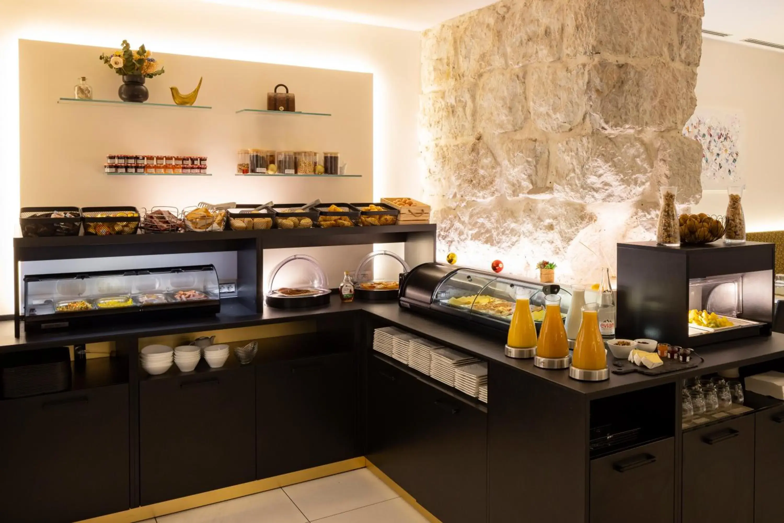 Breakfast, Kitchen/Kitchenette in Hotel Nice Azur Riviera