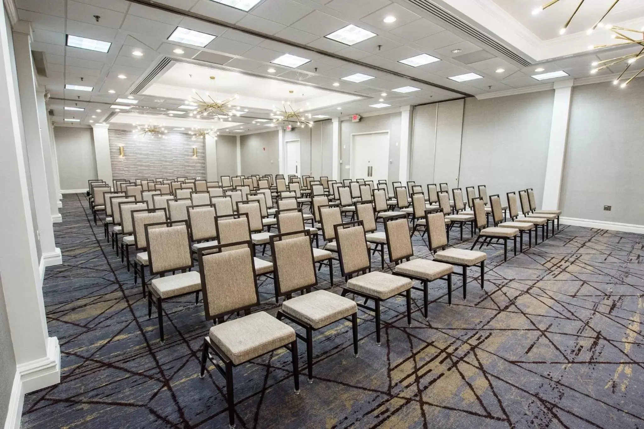 Meeting/conference room in Crowne Plaza Edison, an IHG Hotel