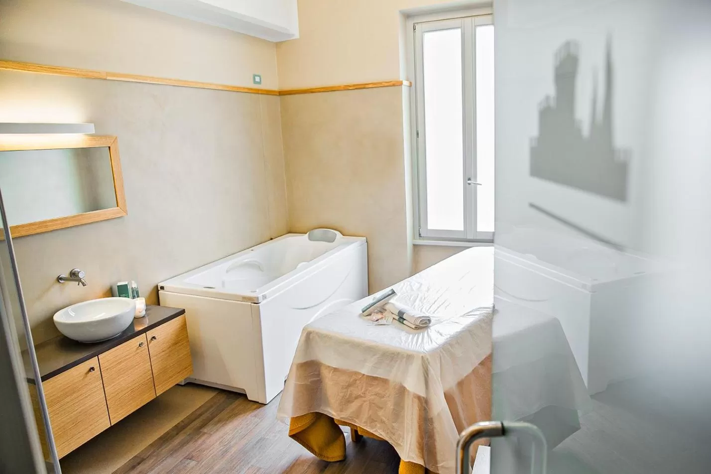 Hot Tub, Bed in Hotel Sirmione Terme