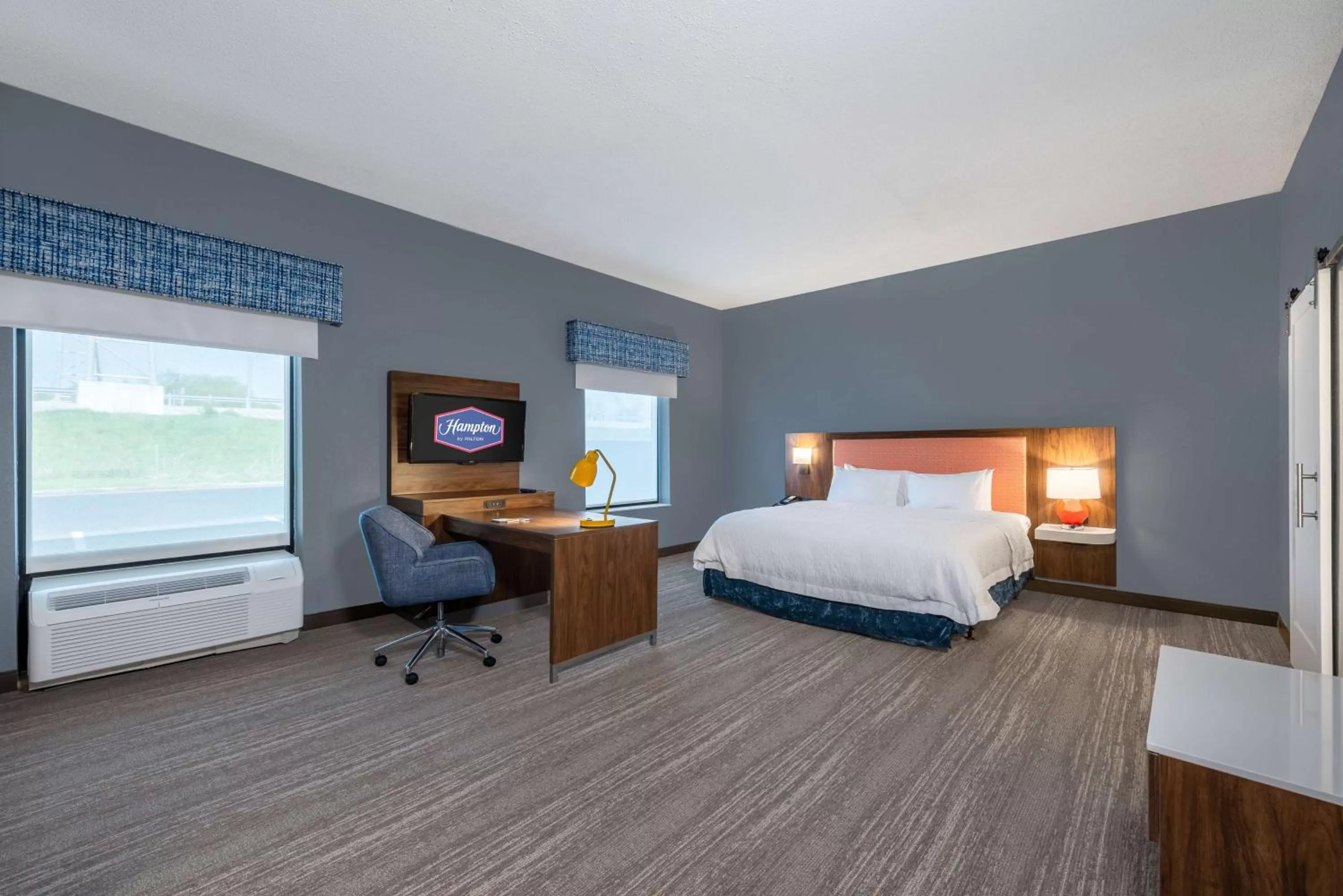Bedroom, Bed in Hampton Inn & Suites Hopkinsville