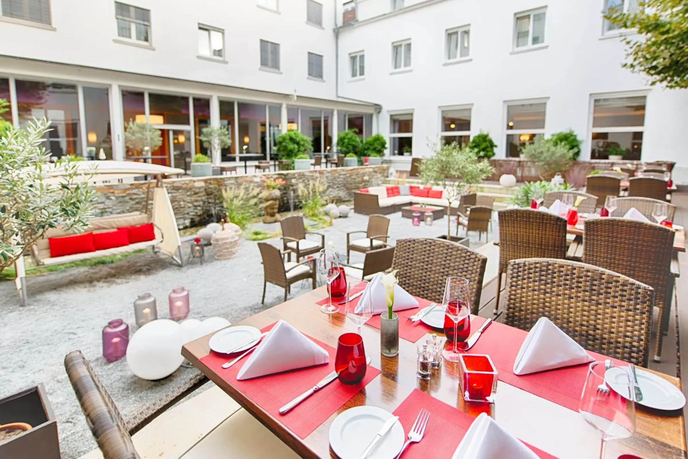 Balcony/Terrace, Restaurant/Places to Eat in Leonardo Royal Hotel Mannheim