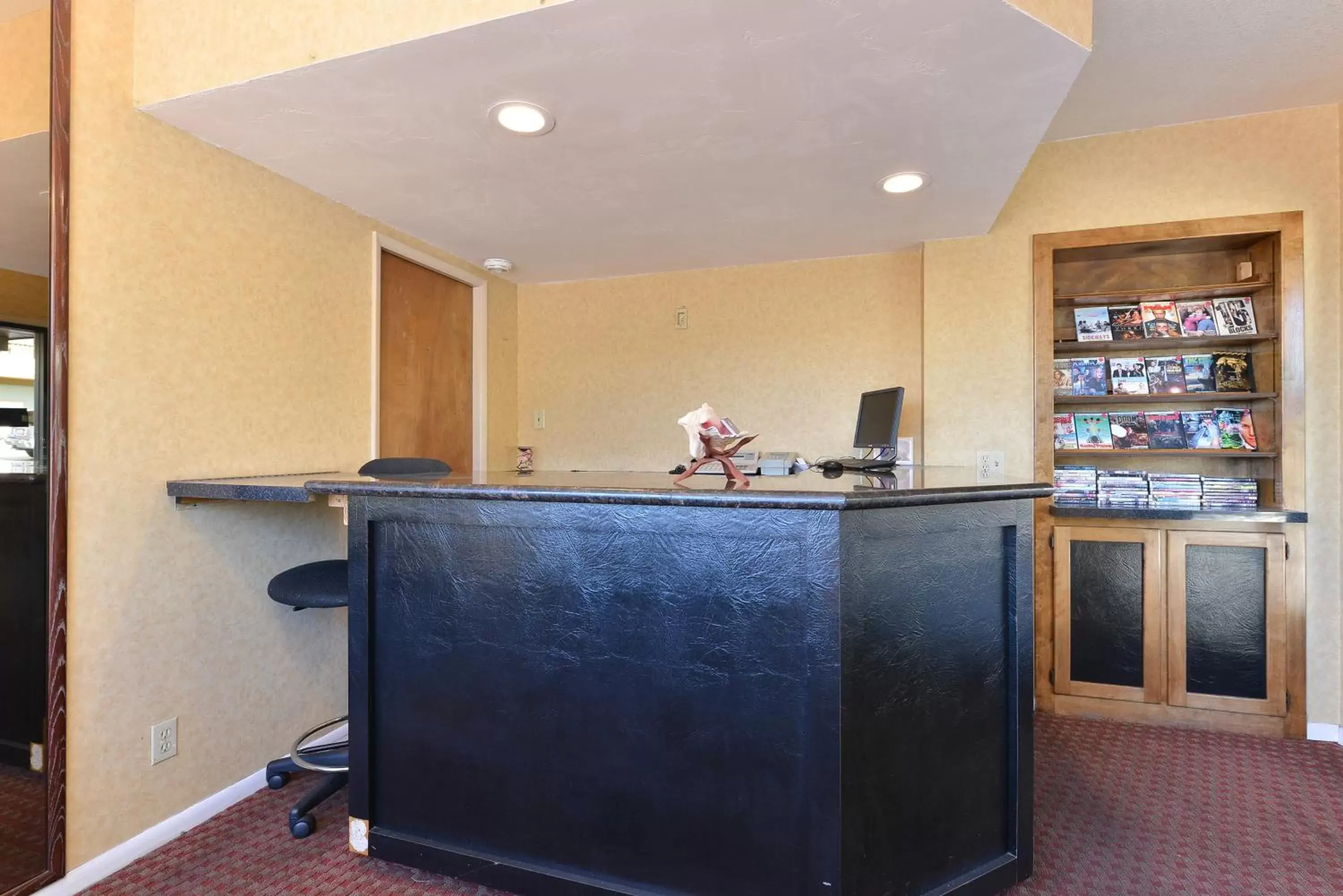 Lobby or reception in Bay View Inn - Morro Bay