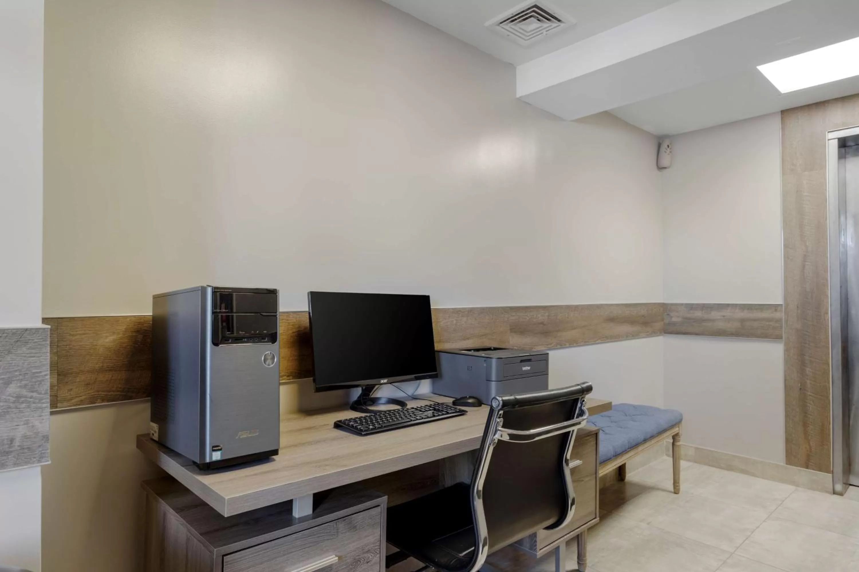 Business facilities in Best Western Plus Brooklyn Bay Hotel