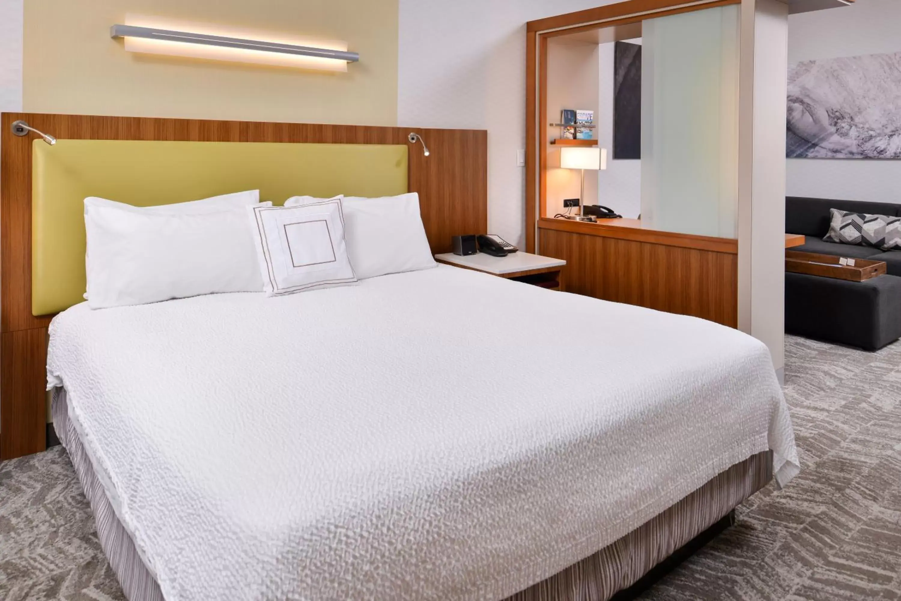 Bed in SpringHill Suites Irvine John Wayne Airport / Orange County