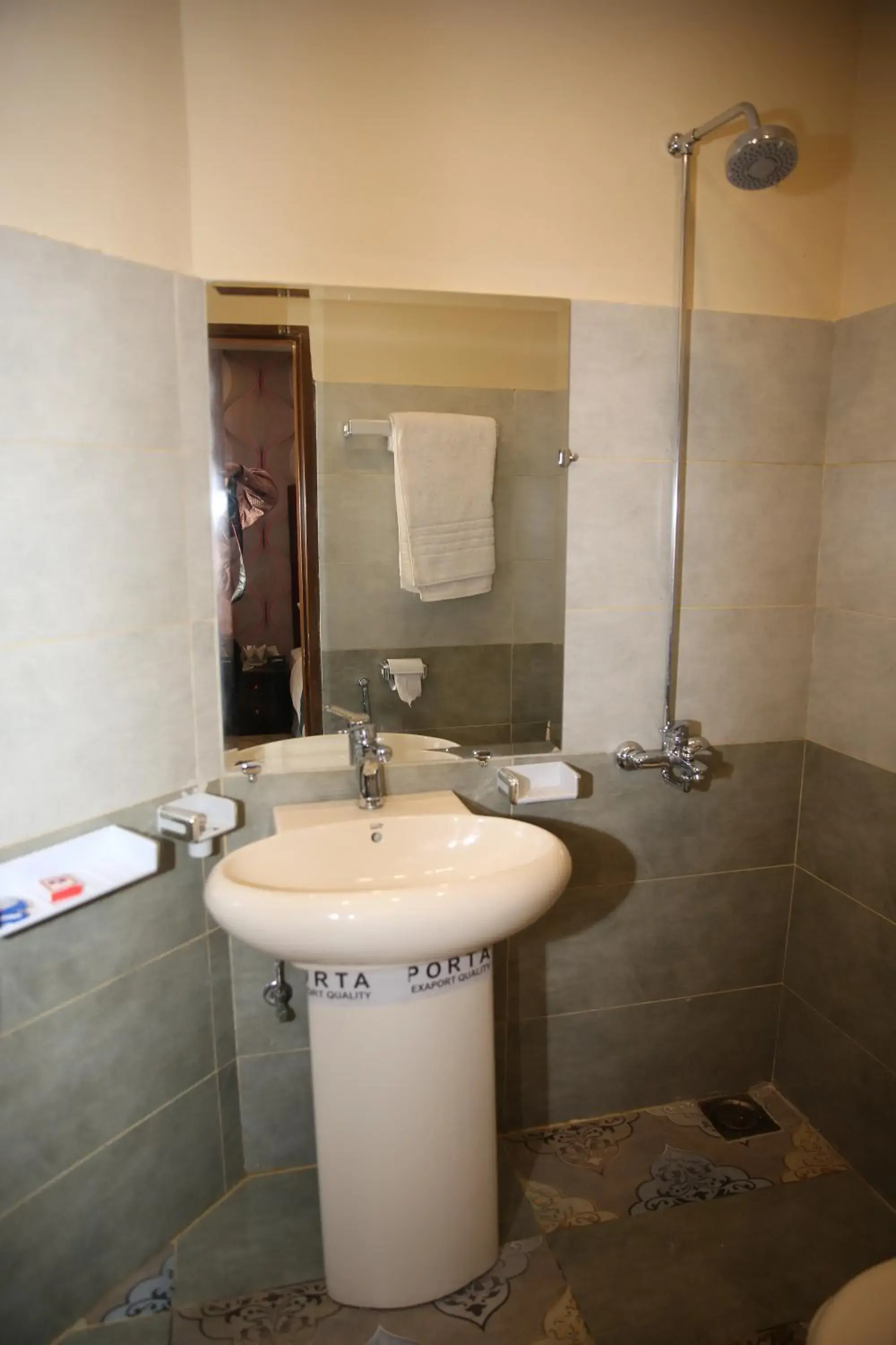 Bathroom in Hotel Premier Inn Davis Road