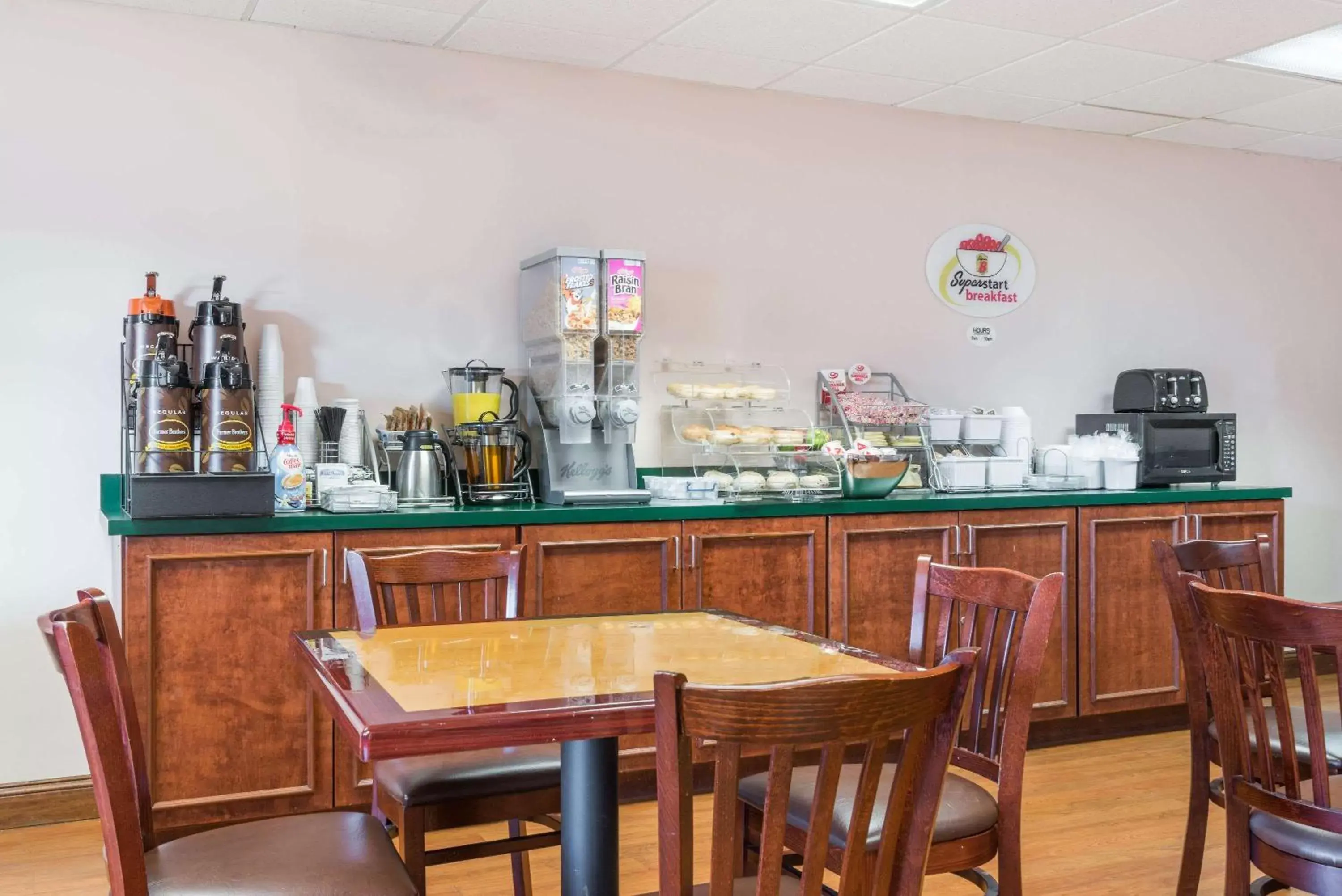 Restaurant/places to eat in Super 8 by Wyndham Grayson Restaurant/places to eat in Super 8 by Wyndham Grayson