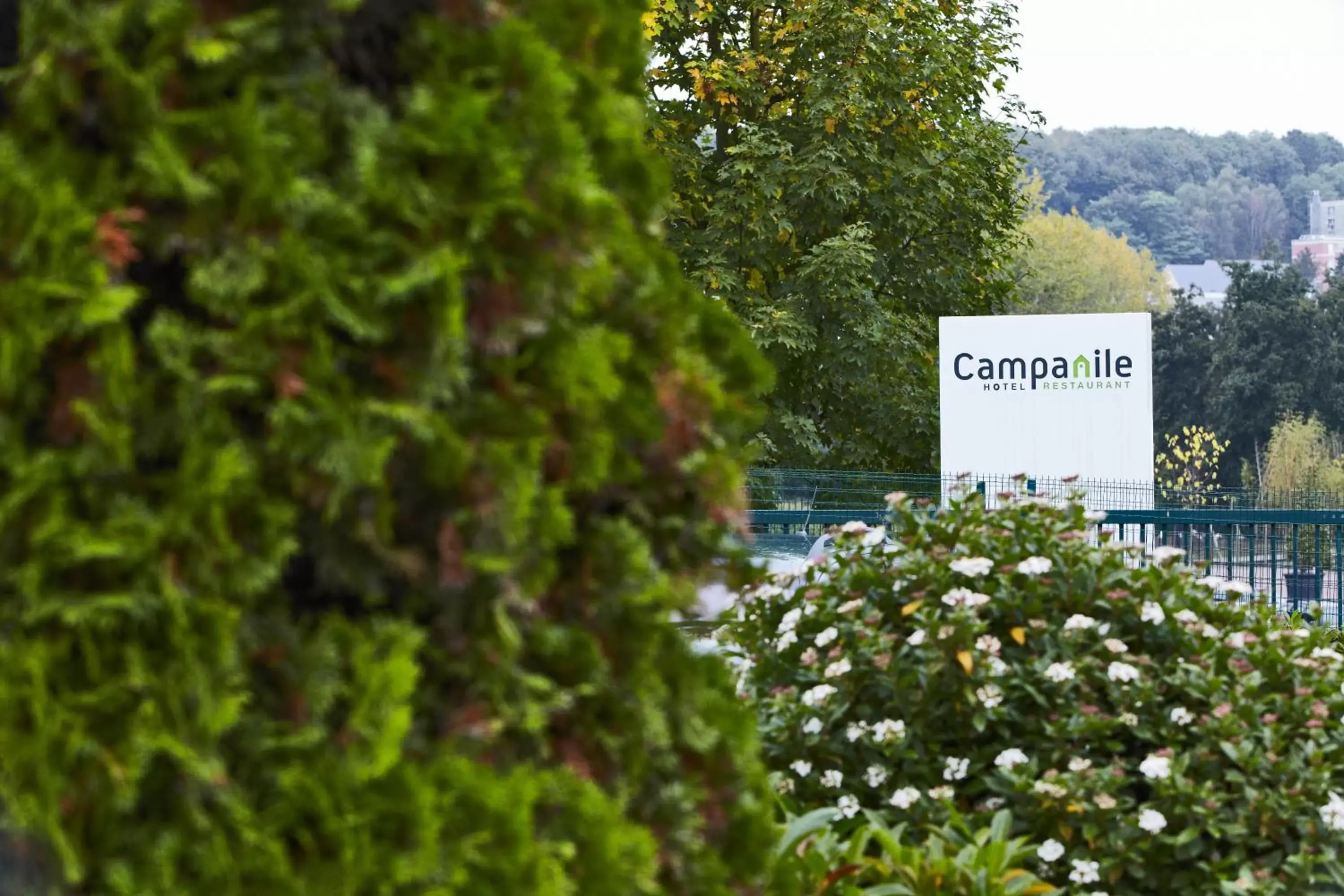 Garden in Campanile Le Havre Nord - Montivilliers