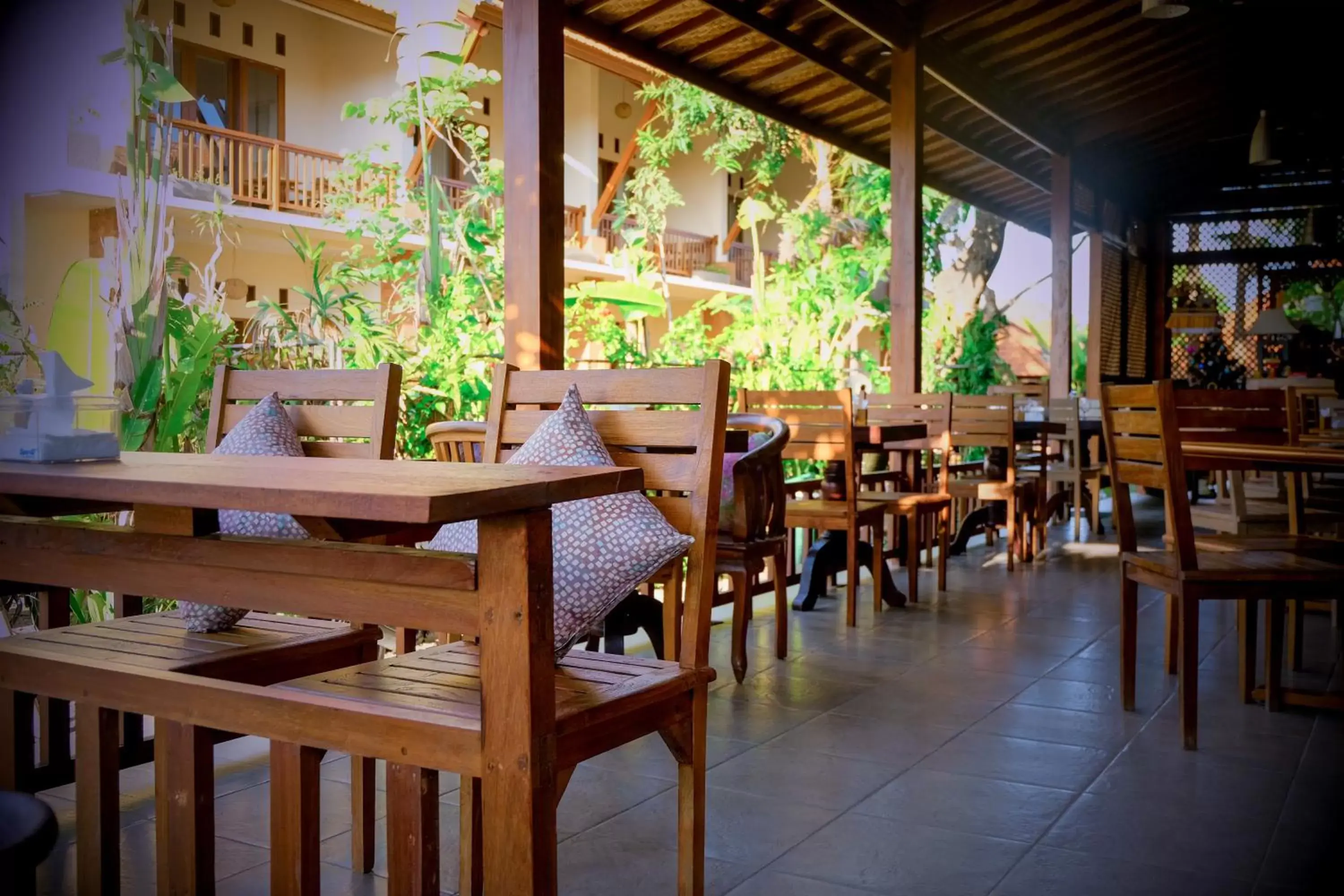 Restaurant/Places to Eat in Mina Pelasa Hotel