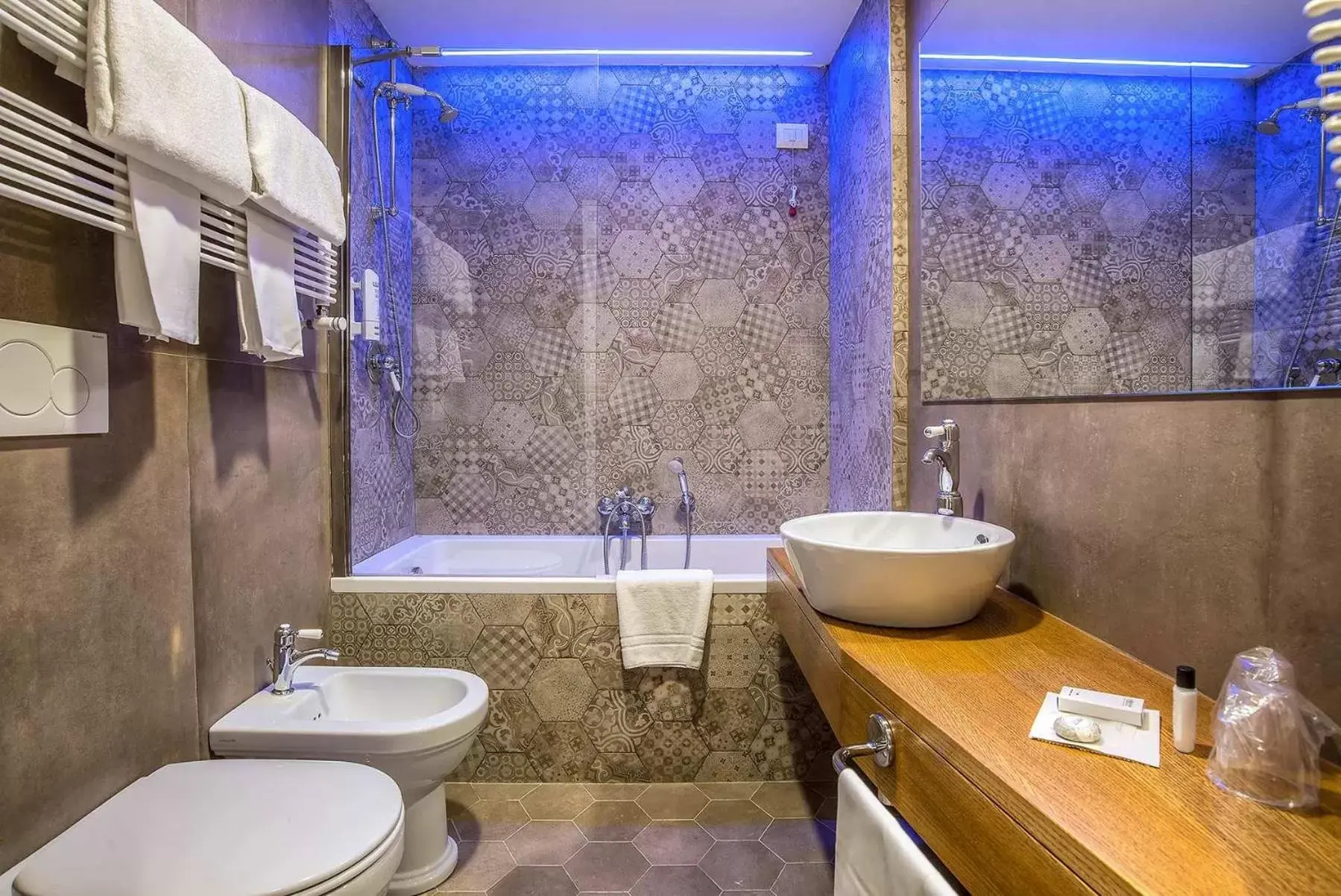 Toilet, Bathroom in Hotel Elite