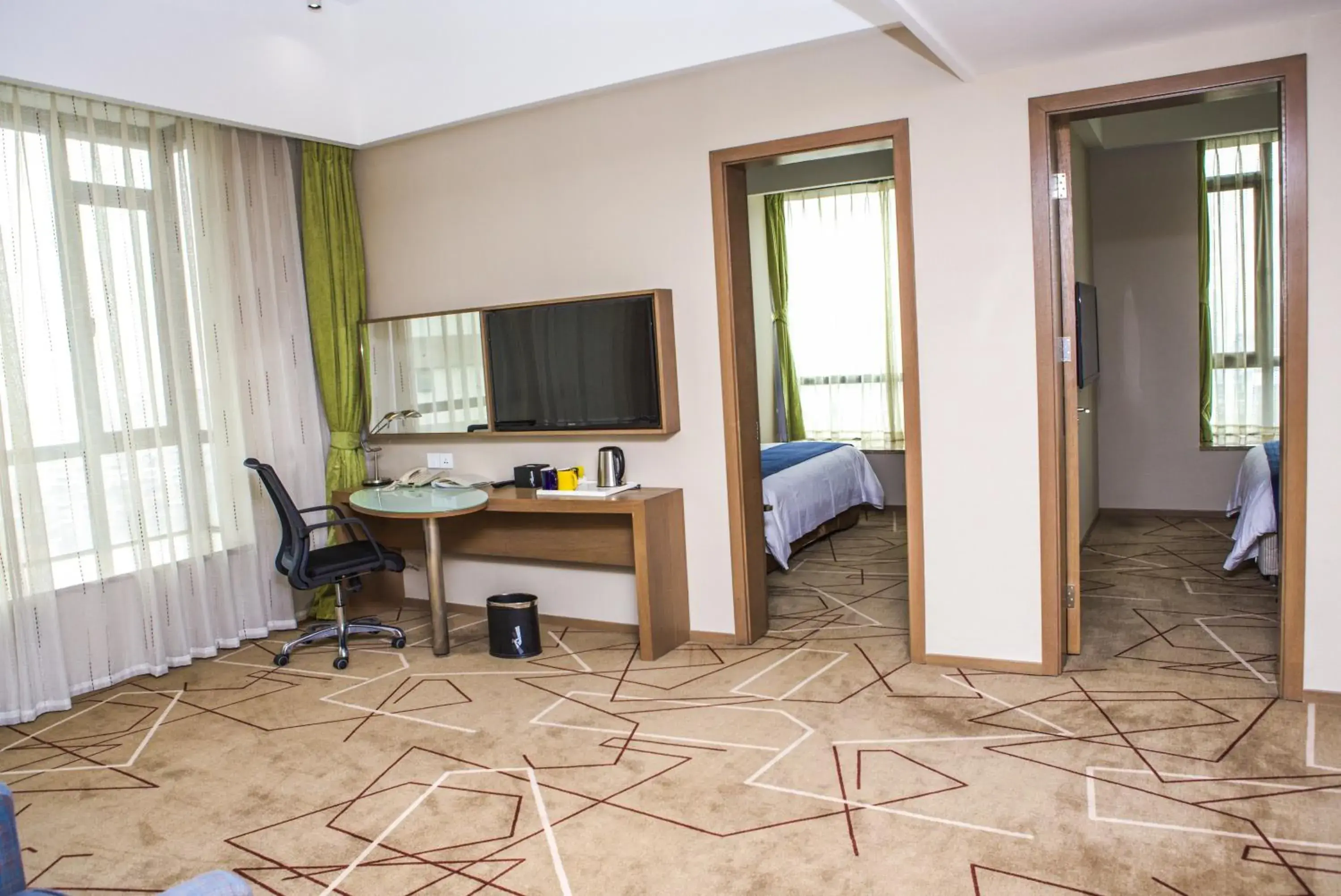 Photo of the whole room, TV/Entertainment Center in Holiday Inn Express Chengdu West Gate, an IHG Hotel