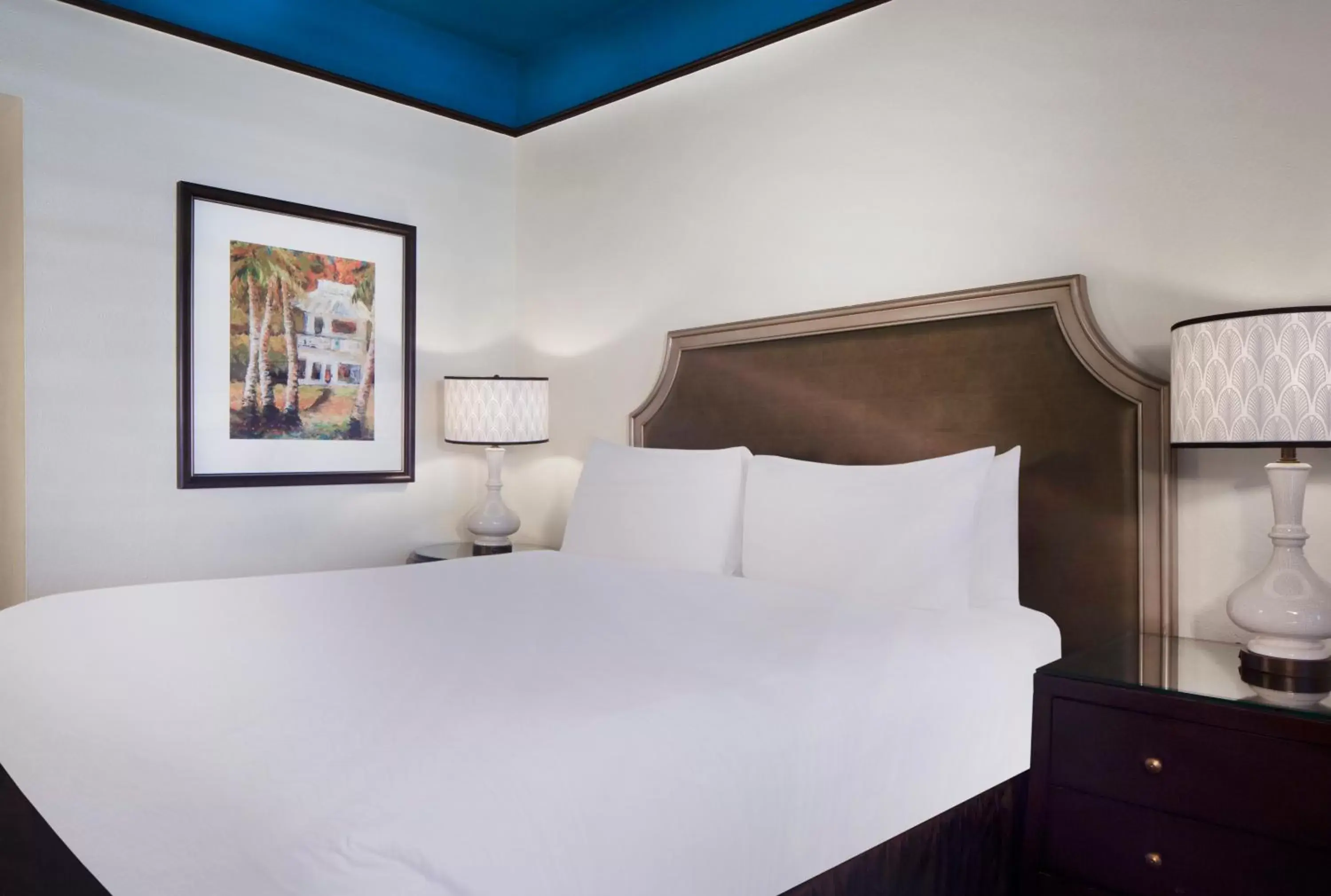 Bedroom, Bed in Crowne Plaza Key West-La Concha
