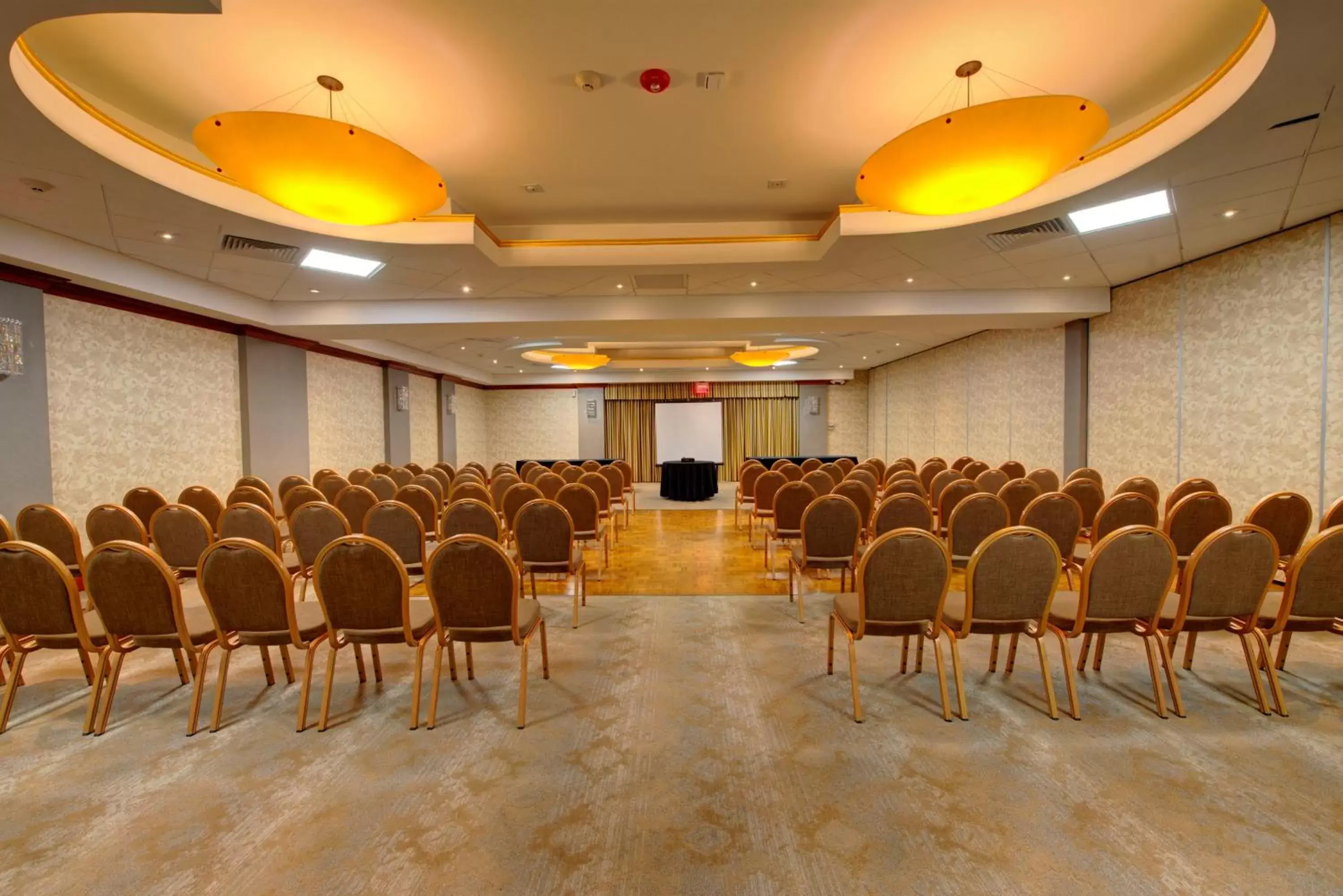 Meeting/conference room in Holiday Inn Plainview-Long Island, an IHG Hotel