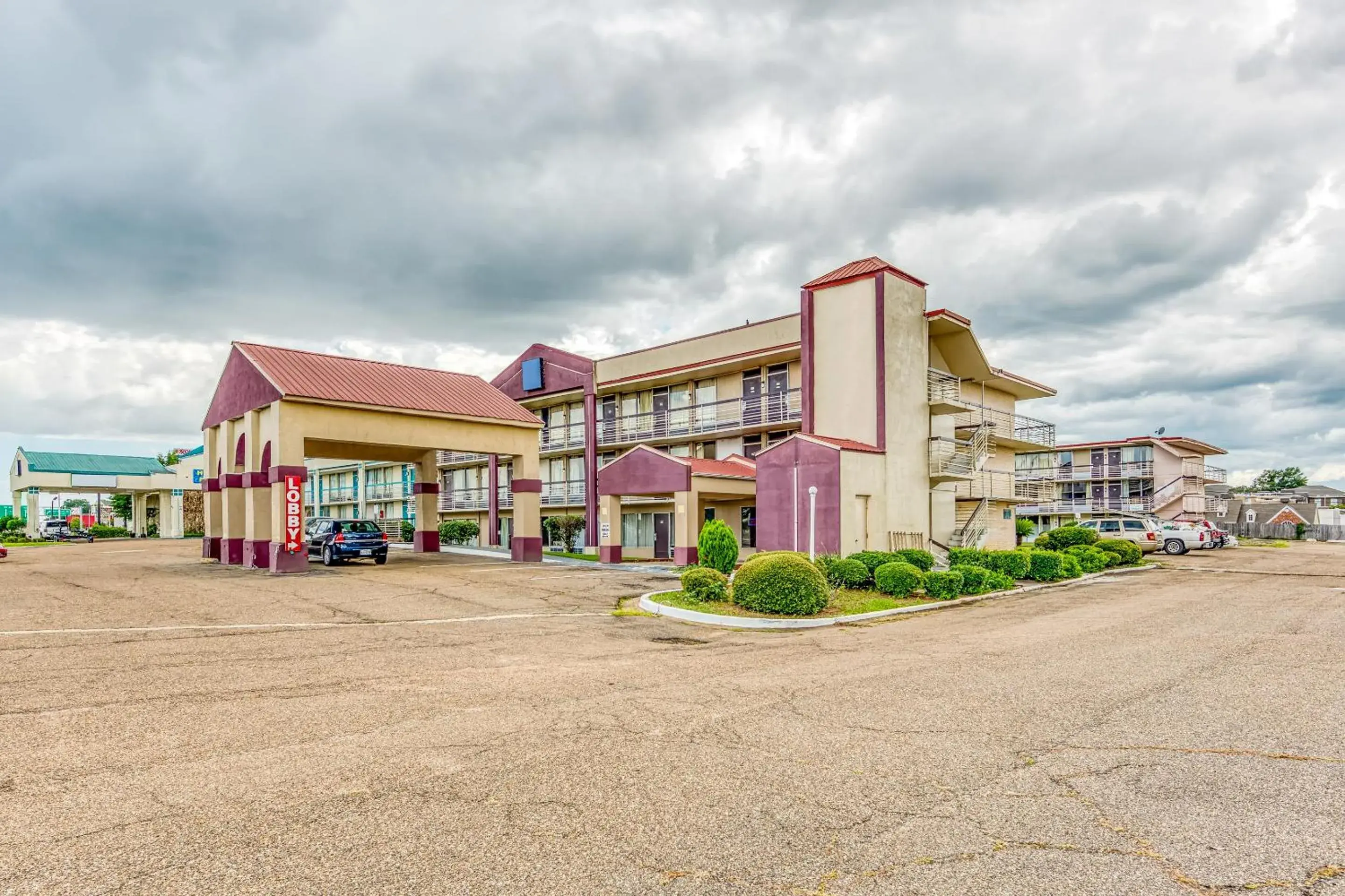 Facade/entrance, Property Building in OYO Hotel Jackson North I-55