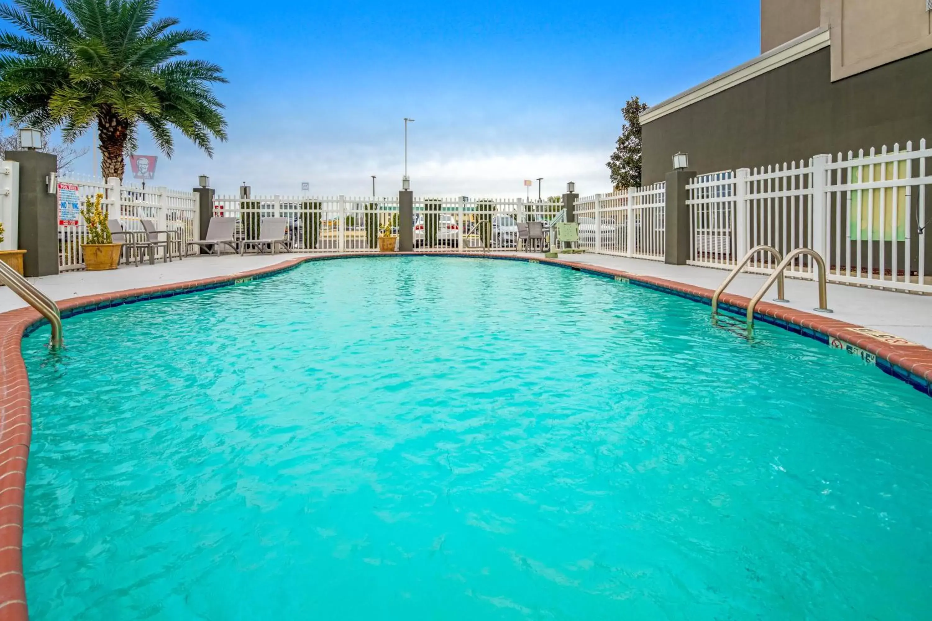 Swimming pool in La Quinta by Wyndham Gonzales LA Swimming pool in La Quinta by Wyndham Gonzales LA