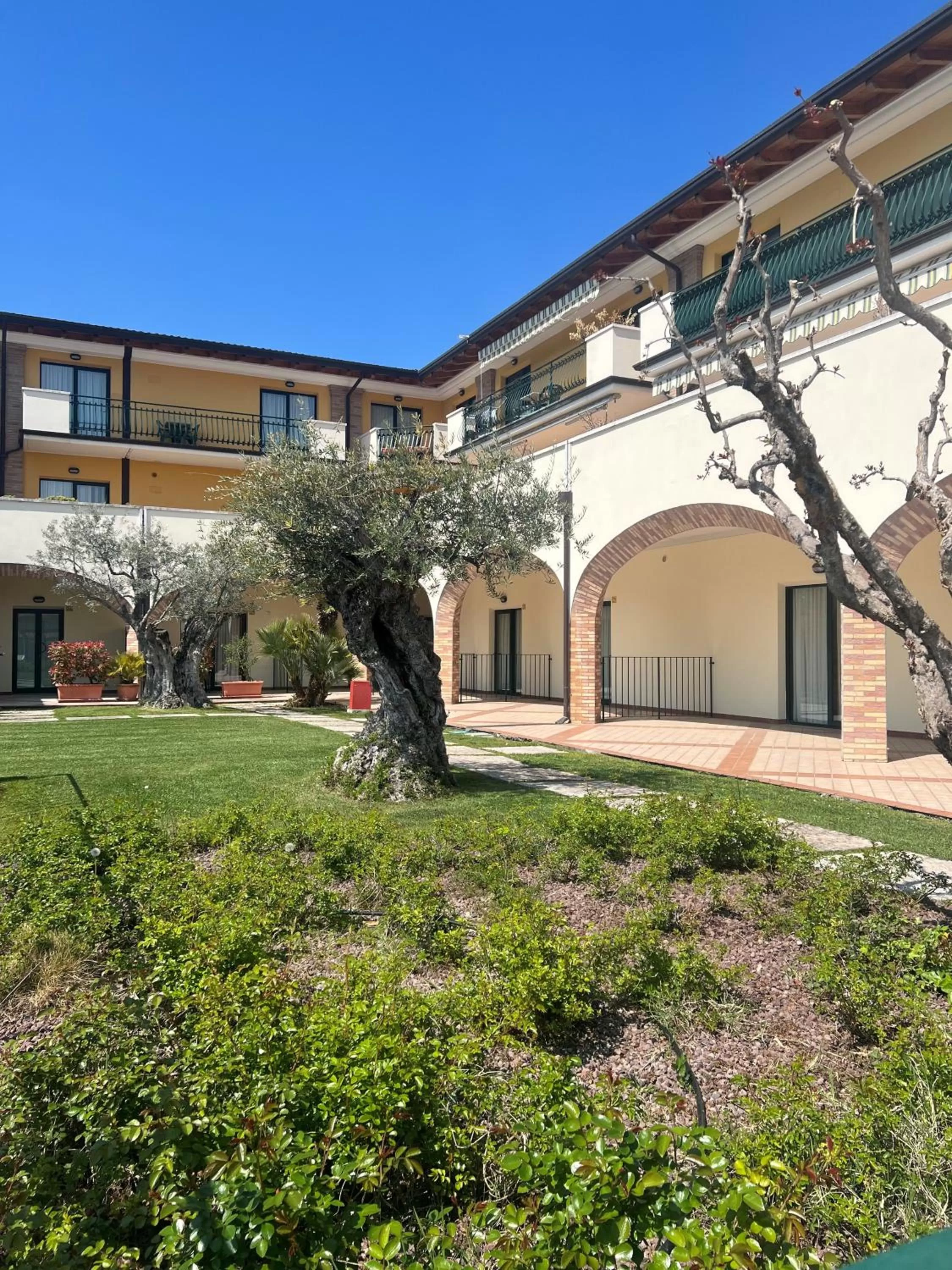 Property building in Le Terrazze sul Lago Hotel & Residence