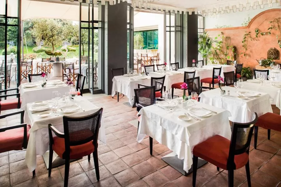 Restaurant/places to eat in Cosmo Hotel Torri