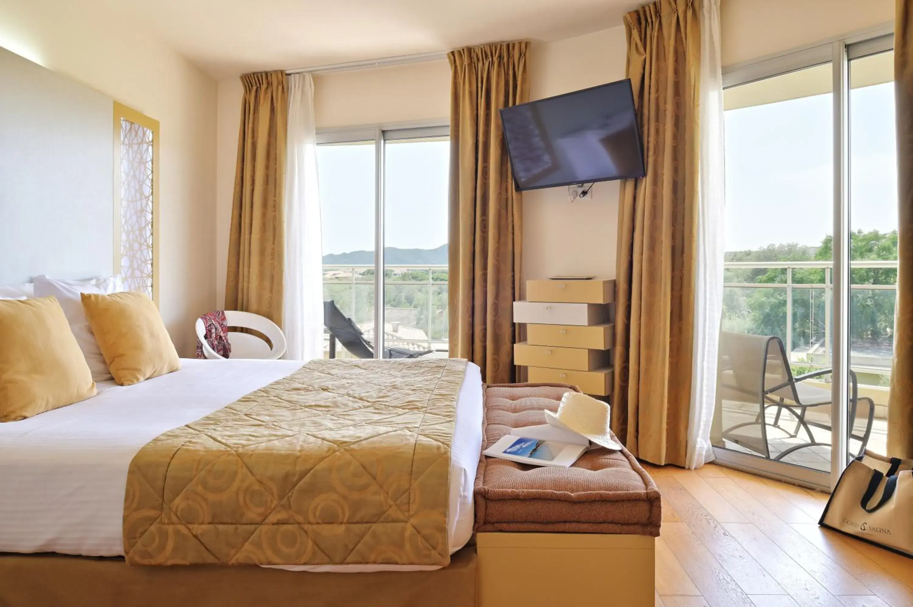 Parent Suite (2 Adults + 3 Children) in Hotel Costa Salina