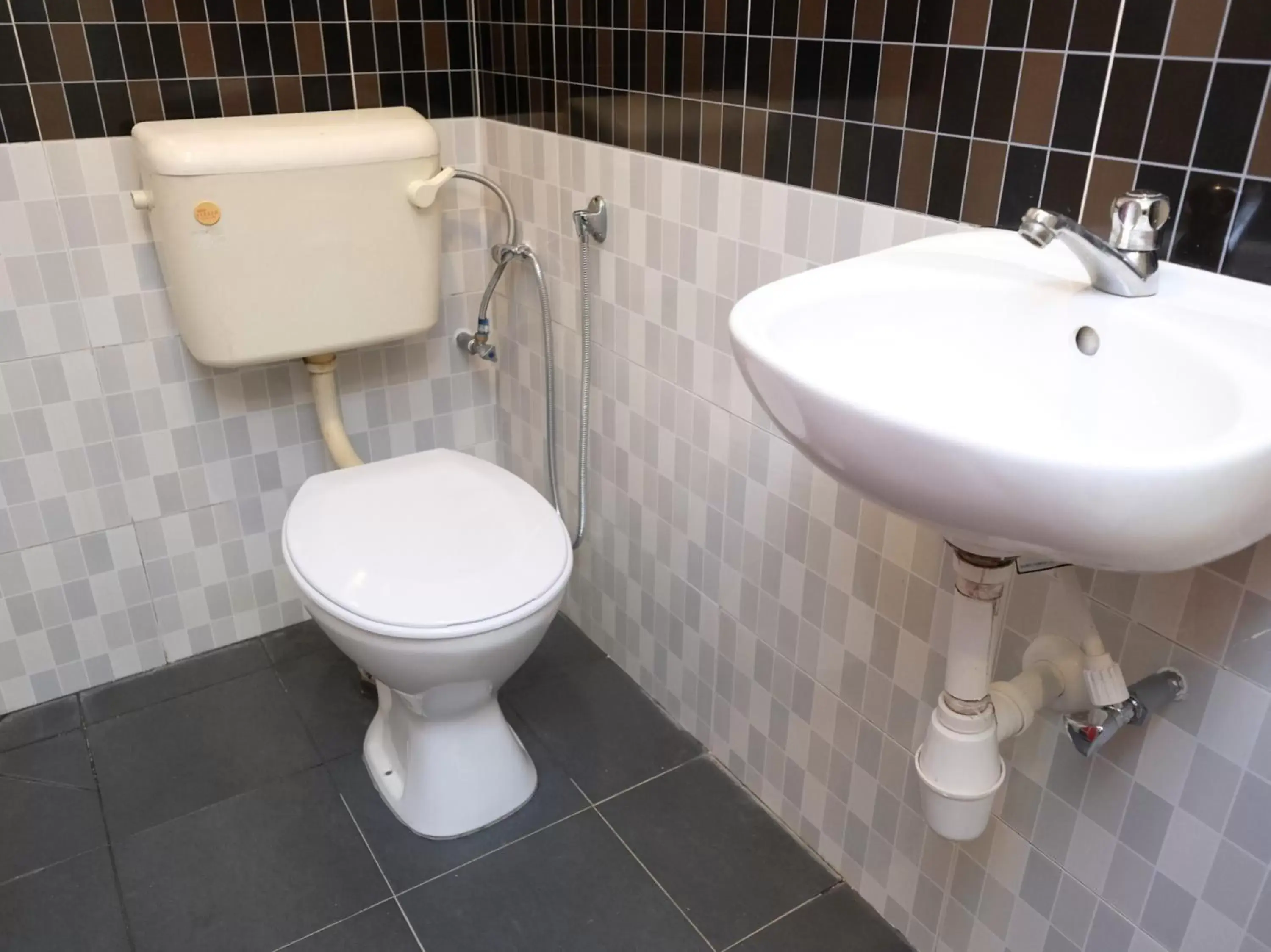 Bathroom in Hotel De' Tees, Masai Utama