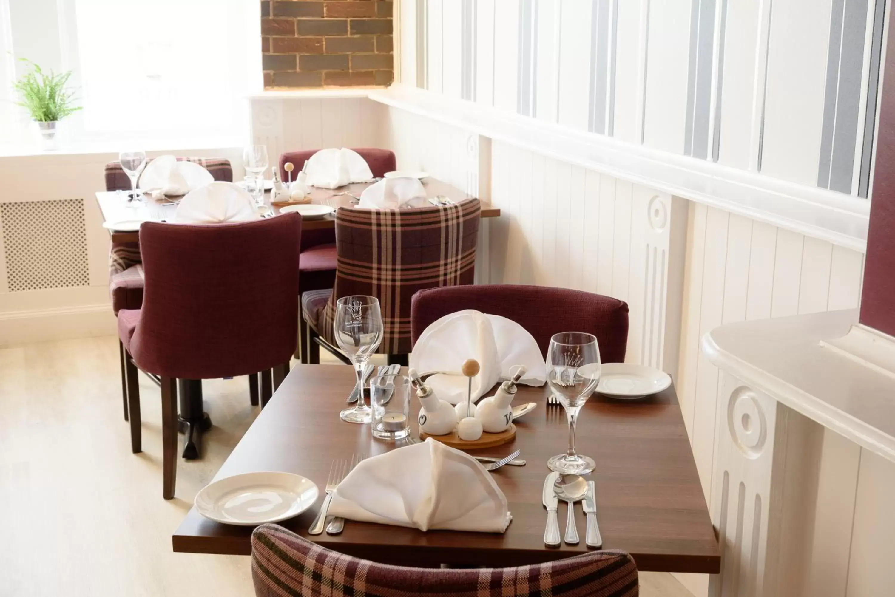 Dining area, Restaurant/Places to Eat in The Crown Hotel