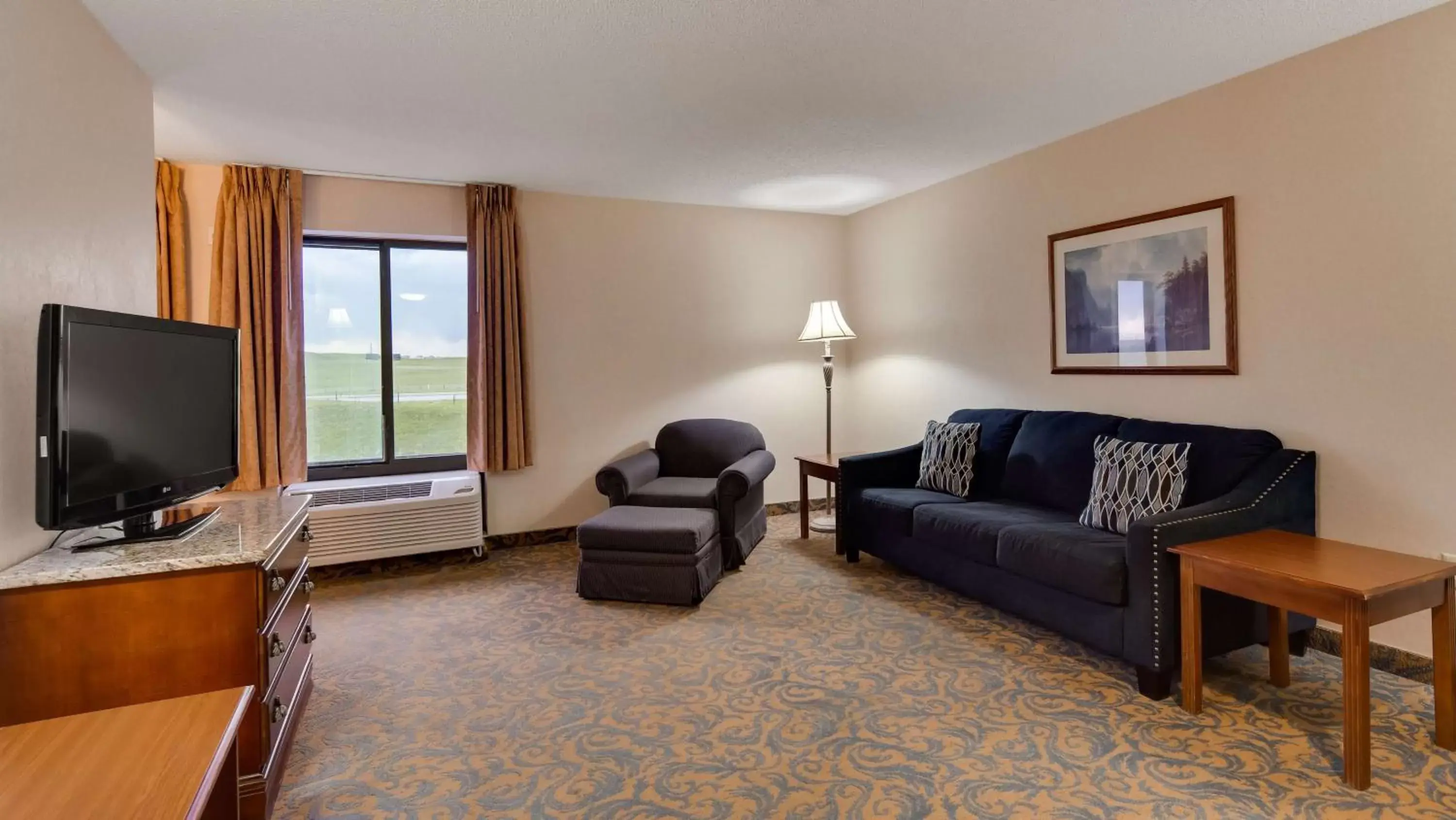 Photo of the whole room, Seating Area in SureStay Plus Hotel by Best Western Cheyenne