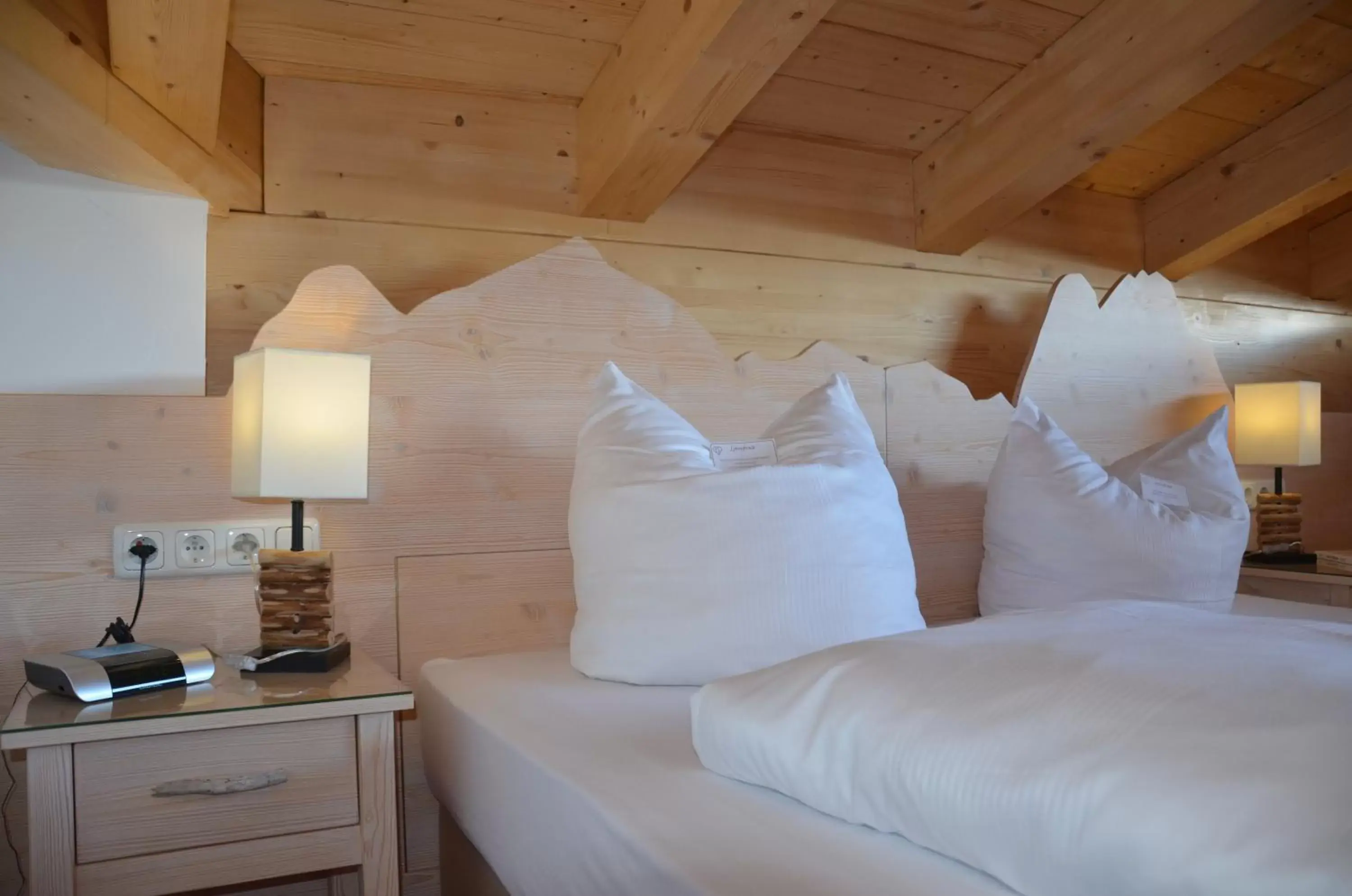 Bed in Hotel Rheinischer Hof Bed in Hotel Rheinischer Hof