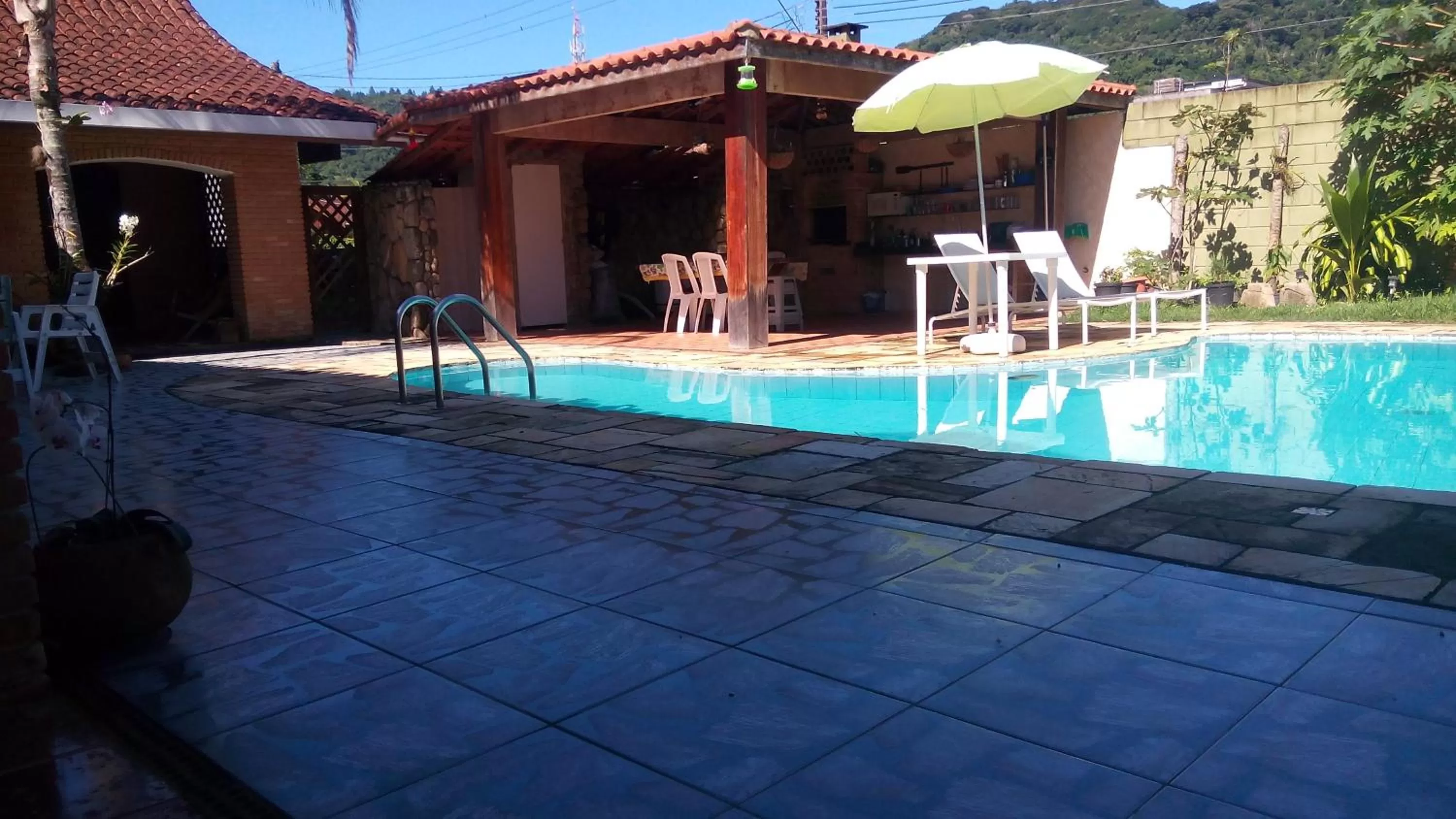 Swimming pool in Pousada Na Praia Ubatuba