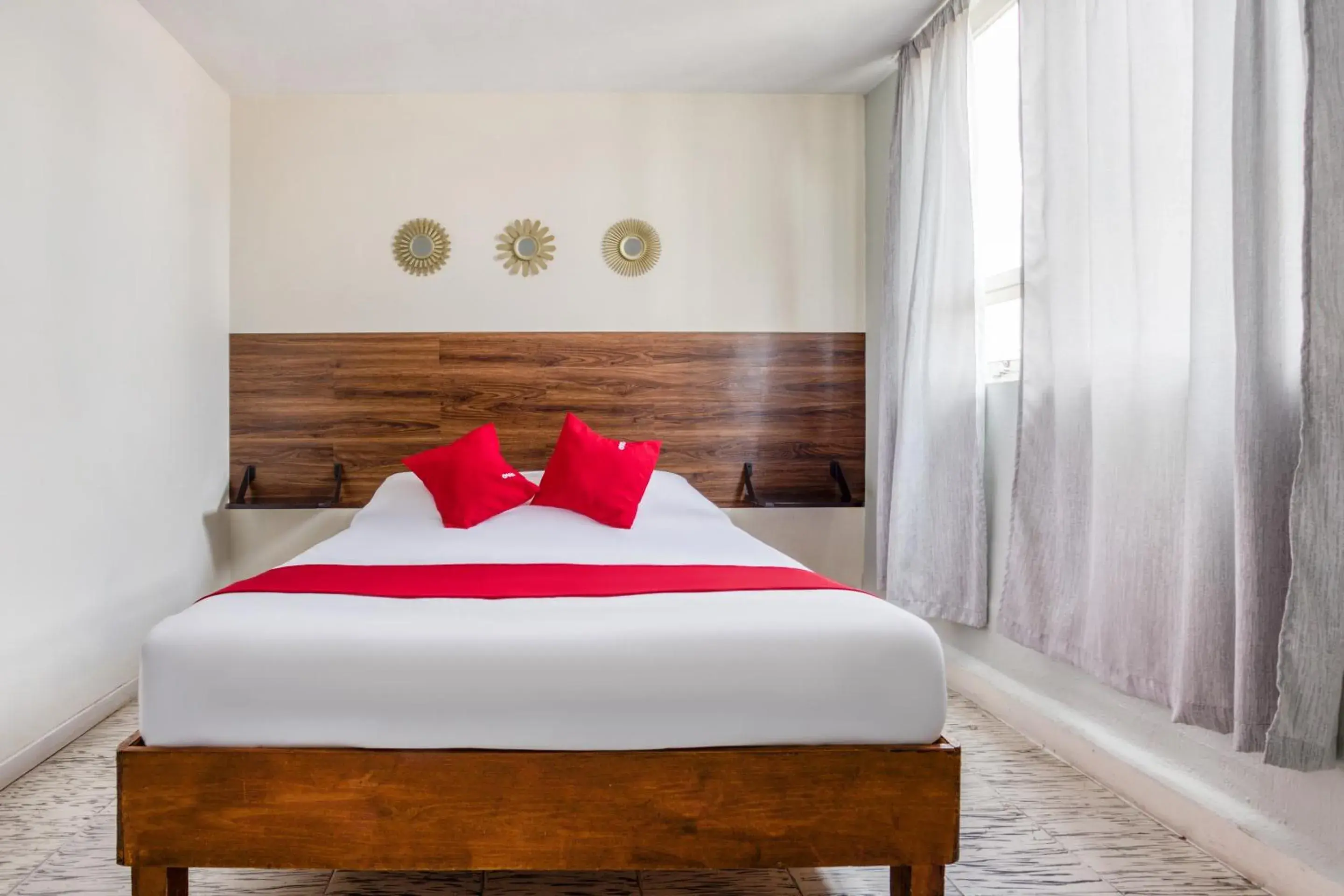 Bedroom, Bed in Hotel Suites Puebla