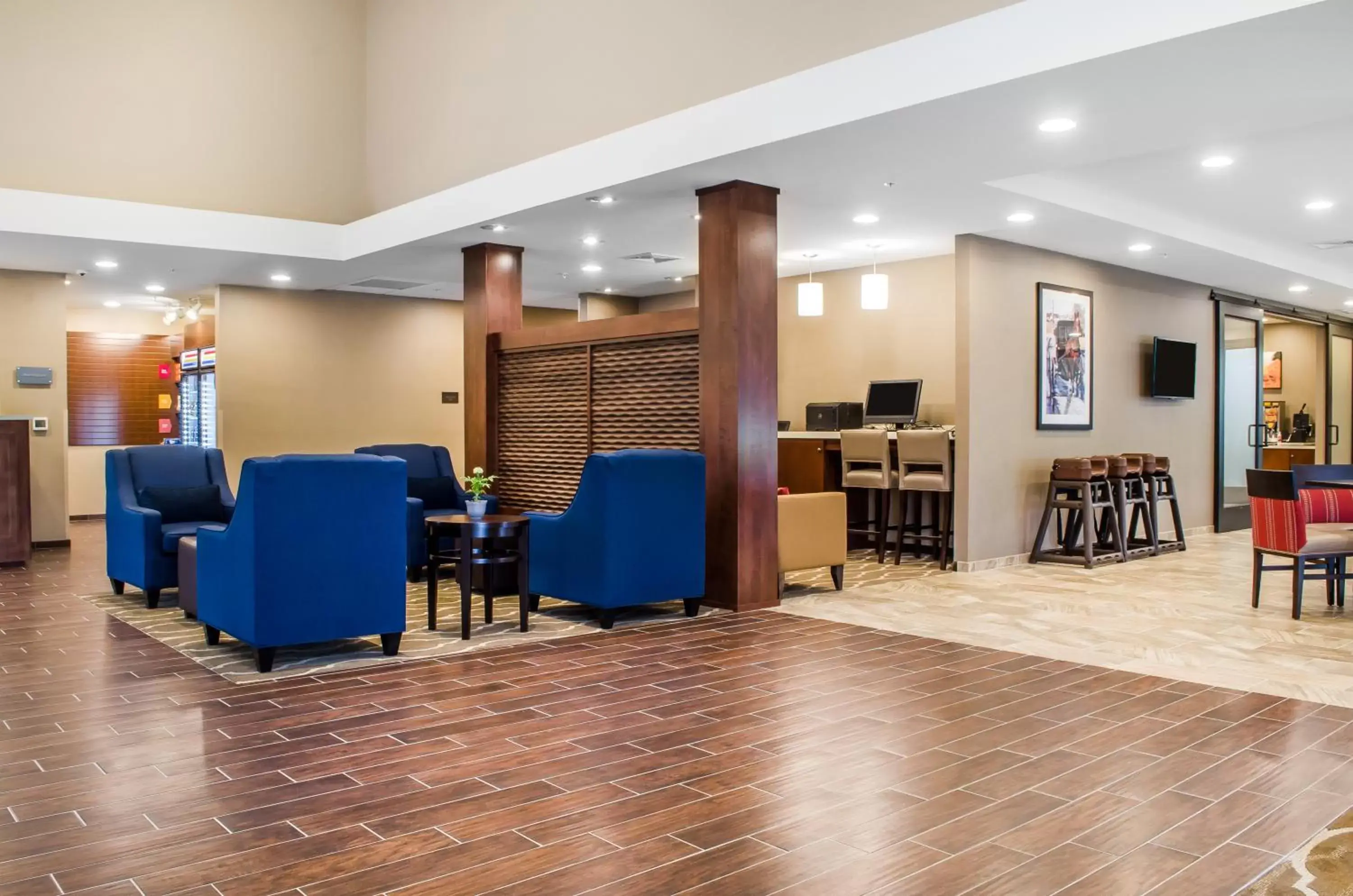 Lobby or reception, Lounge/Bar in Comfort Suites Manheim - Lancaster