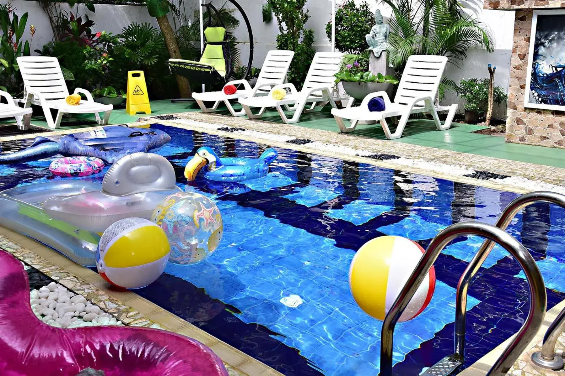 Swimming Pool in Colombo Villa at Cambridge Place