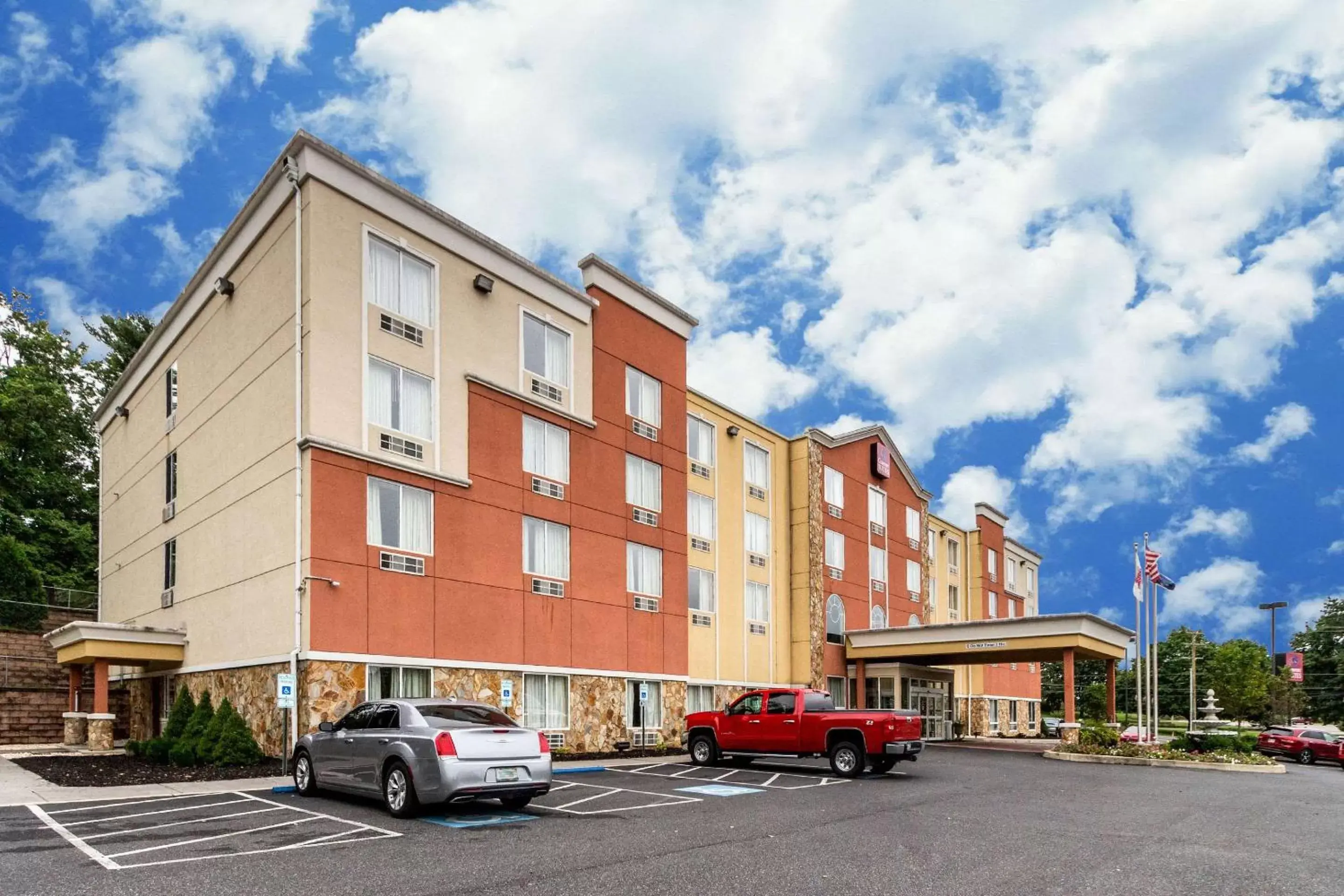 Property Building in Comfort Suites Near Gettysburg Battlefield Visitor Center