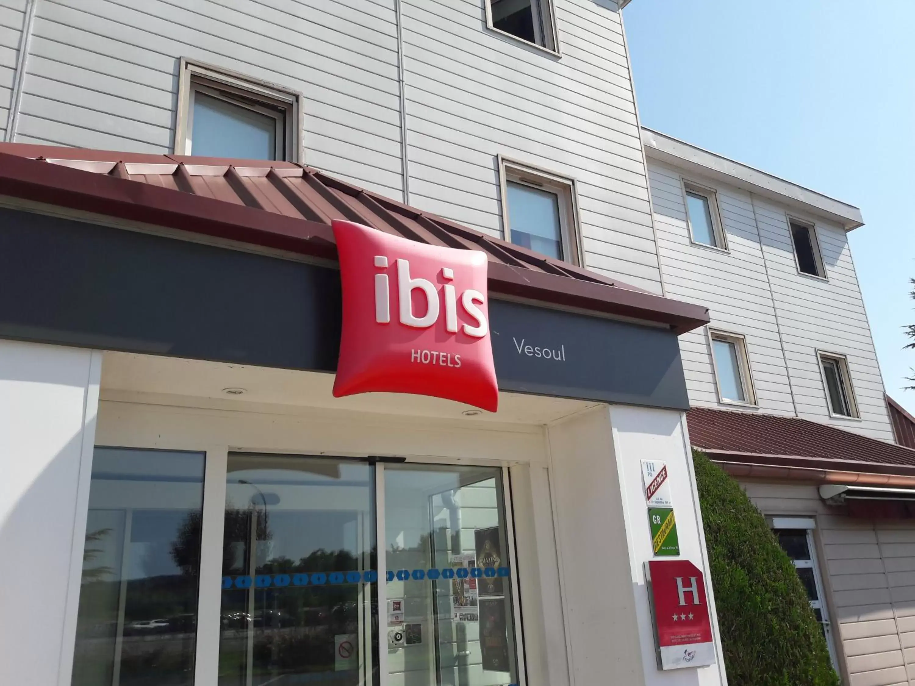 Facade/entrance in ibis Vesoul Facade/entrance in ibis Vesoul