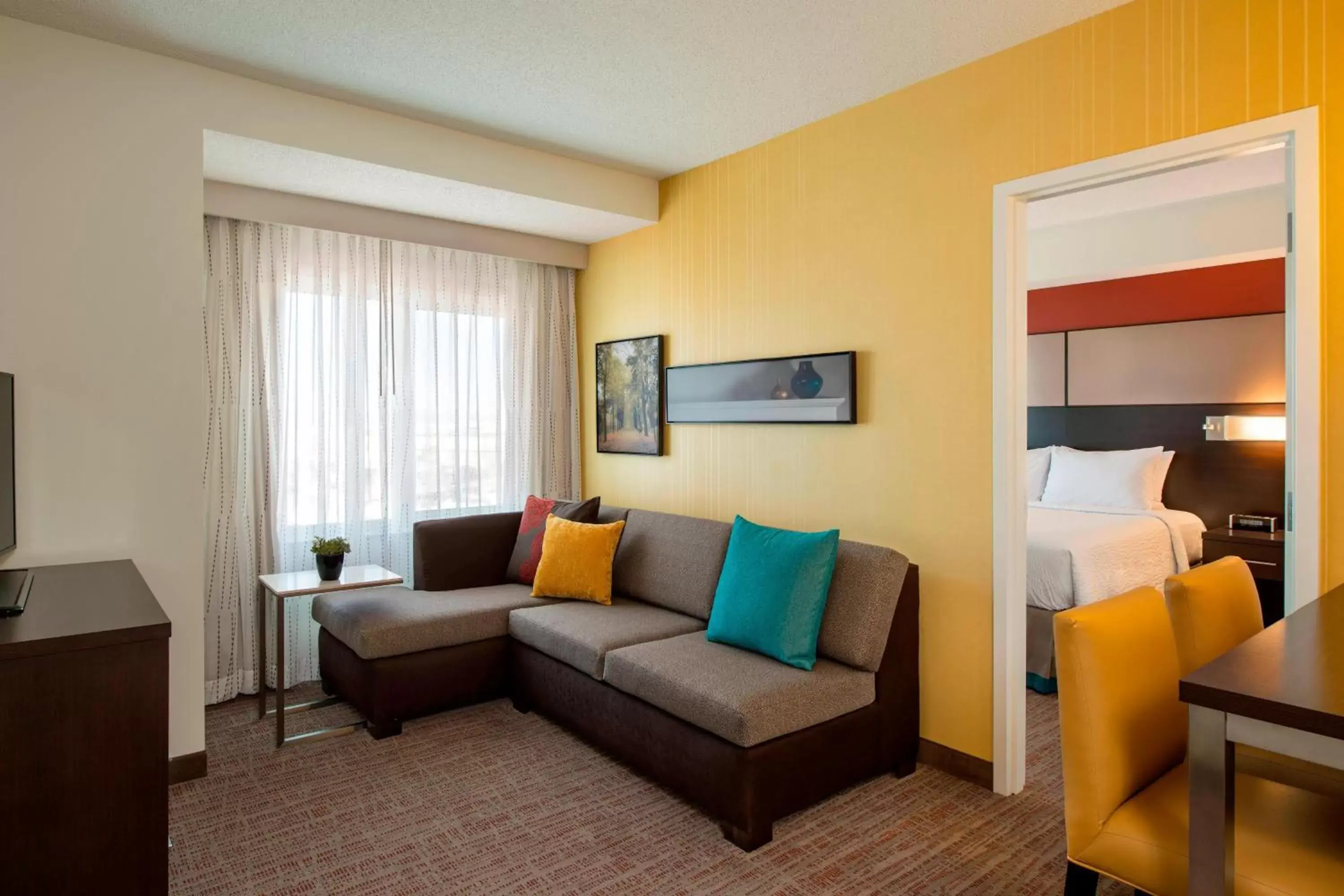 Bedroom, Seating Area in Residence Inn by Marriott Calgary South