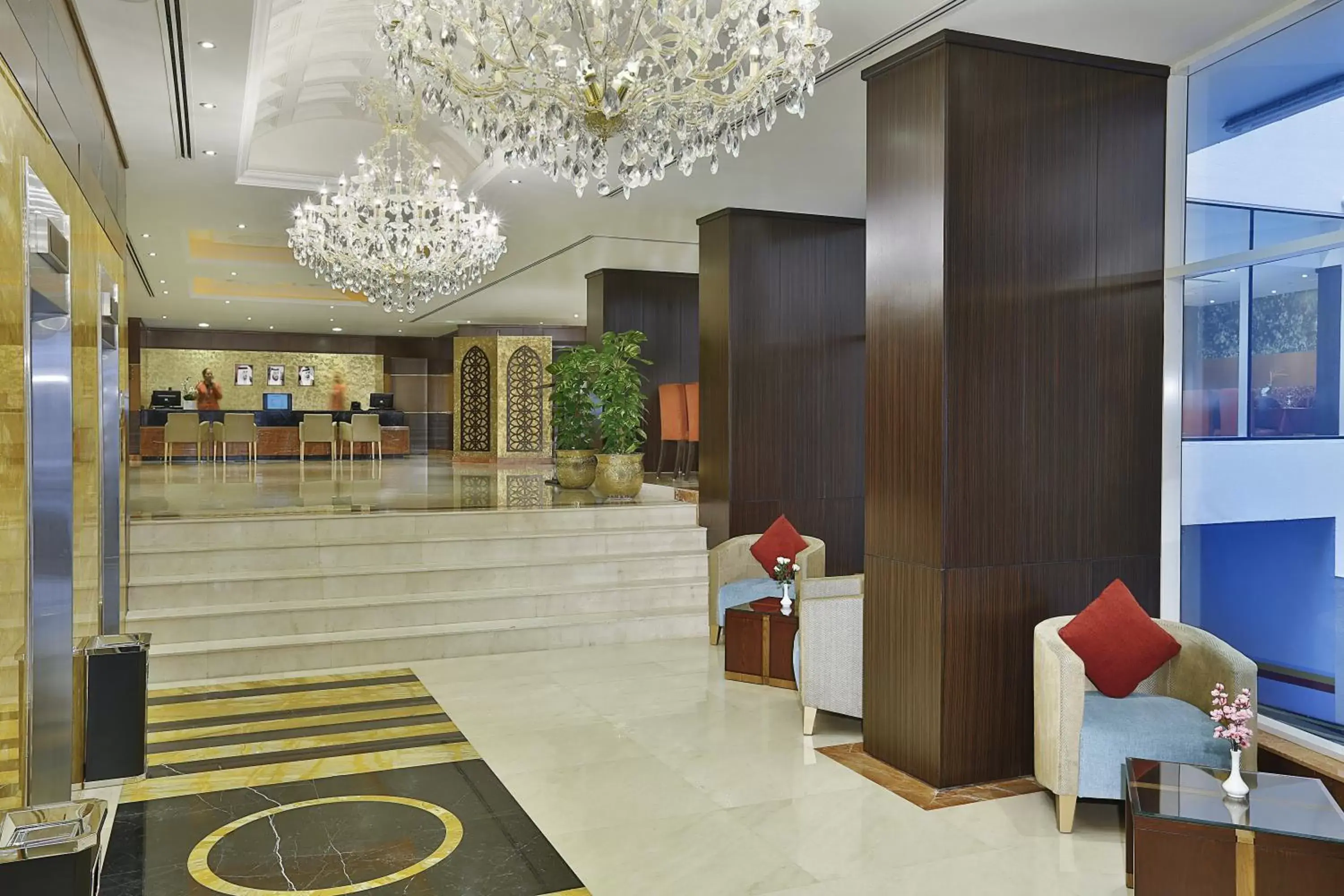 Facade/entrance, Lobby/Reception in Gateway Hotel