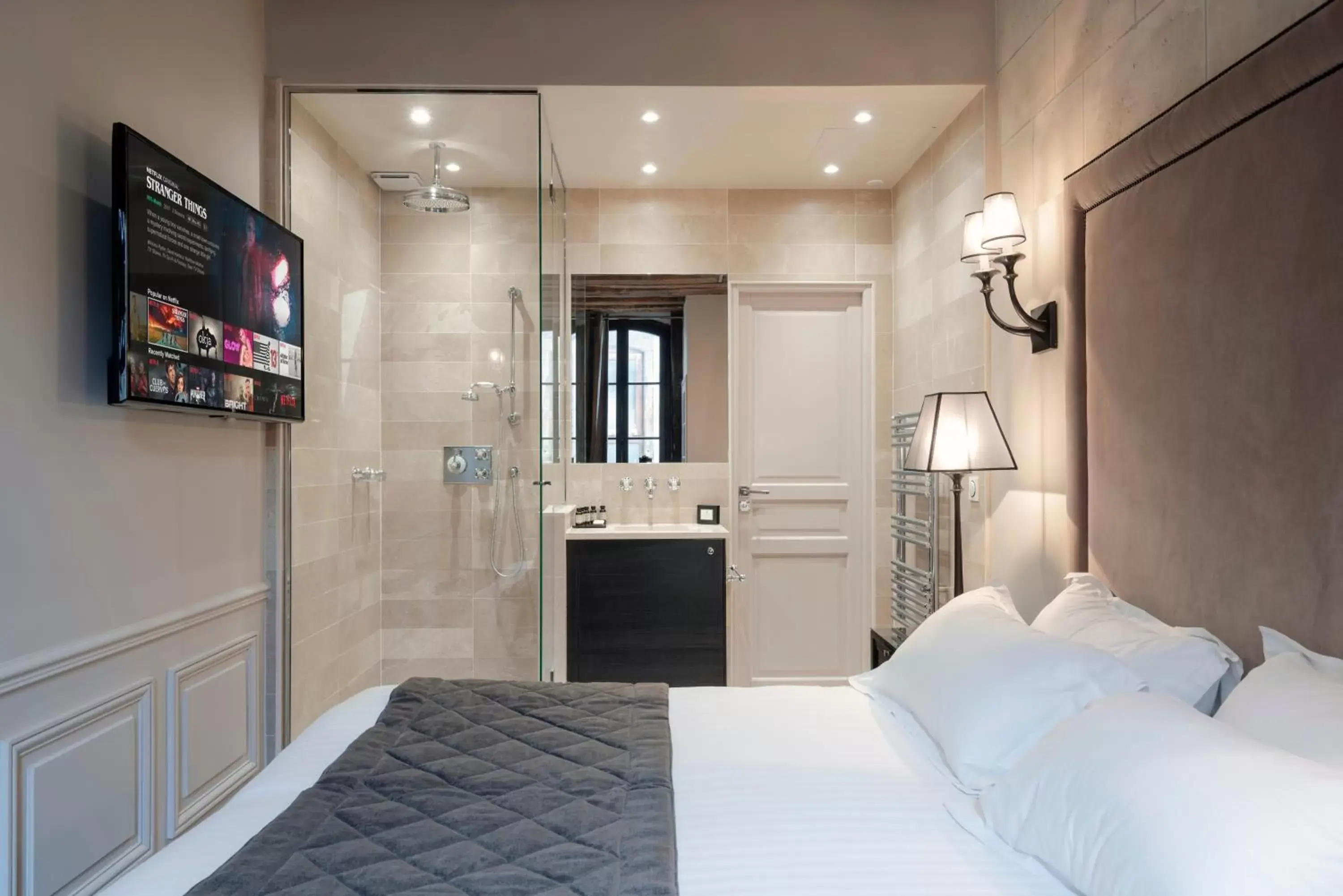 Shower, Bed in Hôtel Le Presbytère