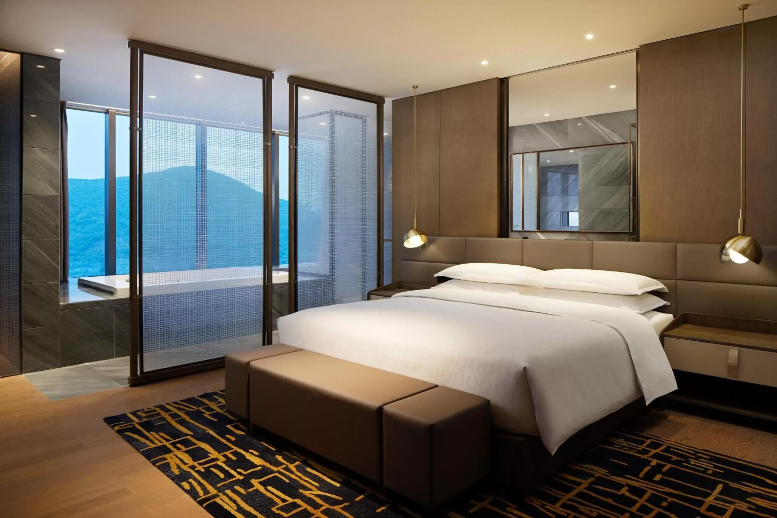 Photo of the whole room, Bed in Sheraton Shenzhen Nanshan