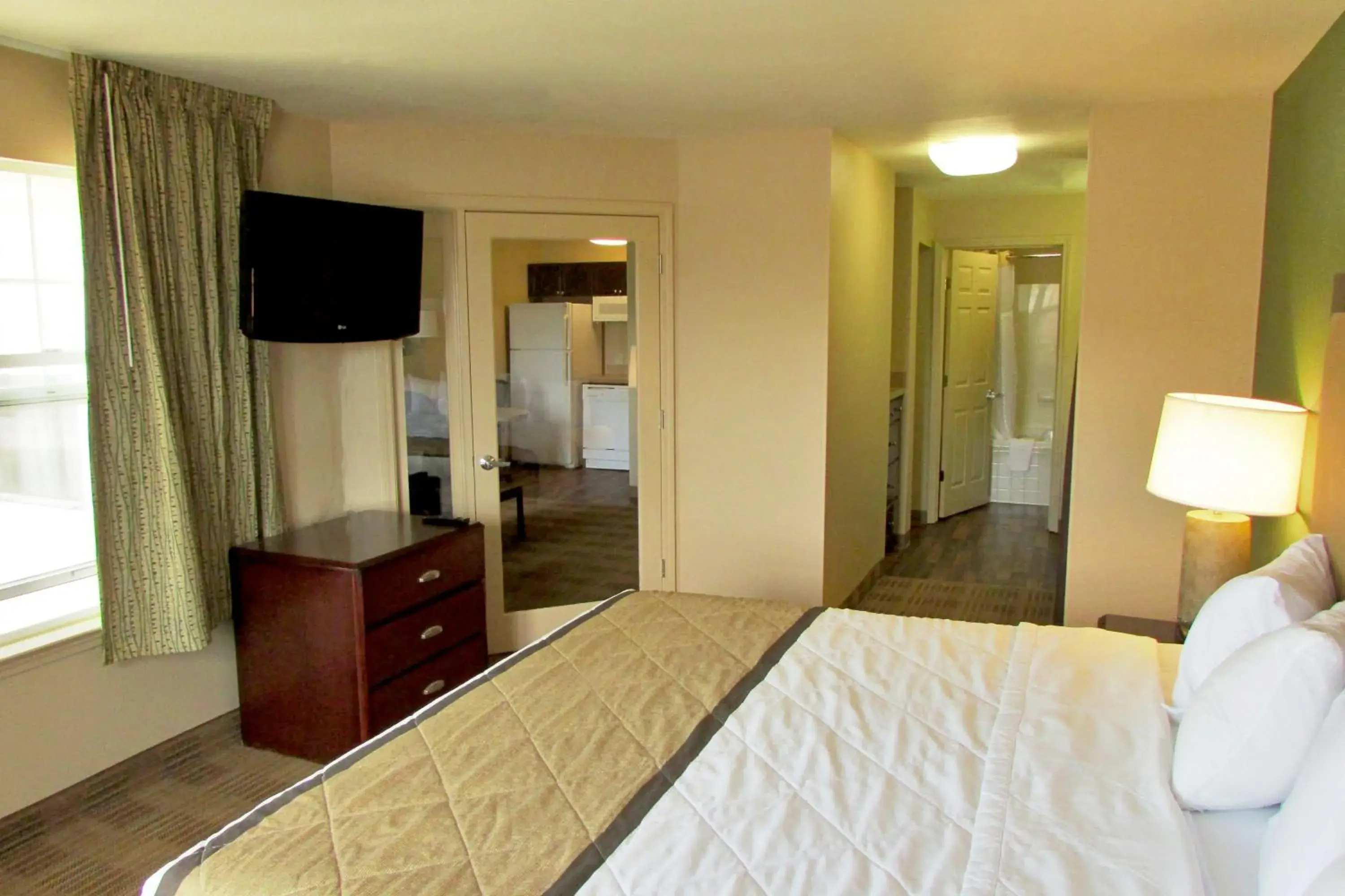 Bed in Extended Stay America Suites - Raleigh - RTP - 4919 Miami Blvd