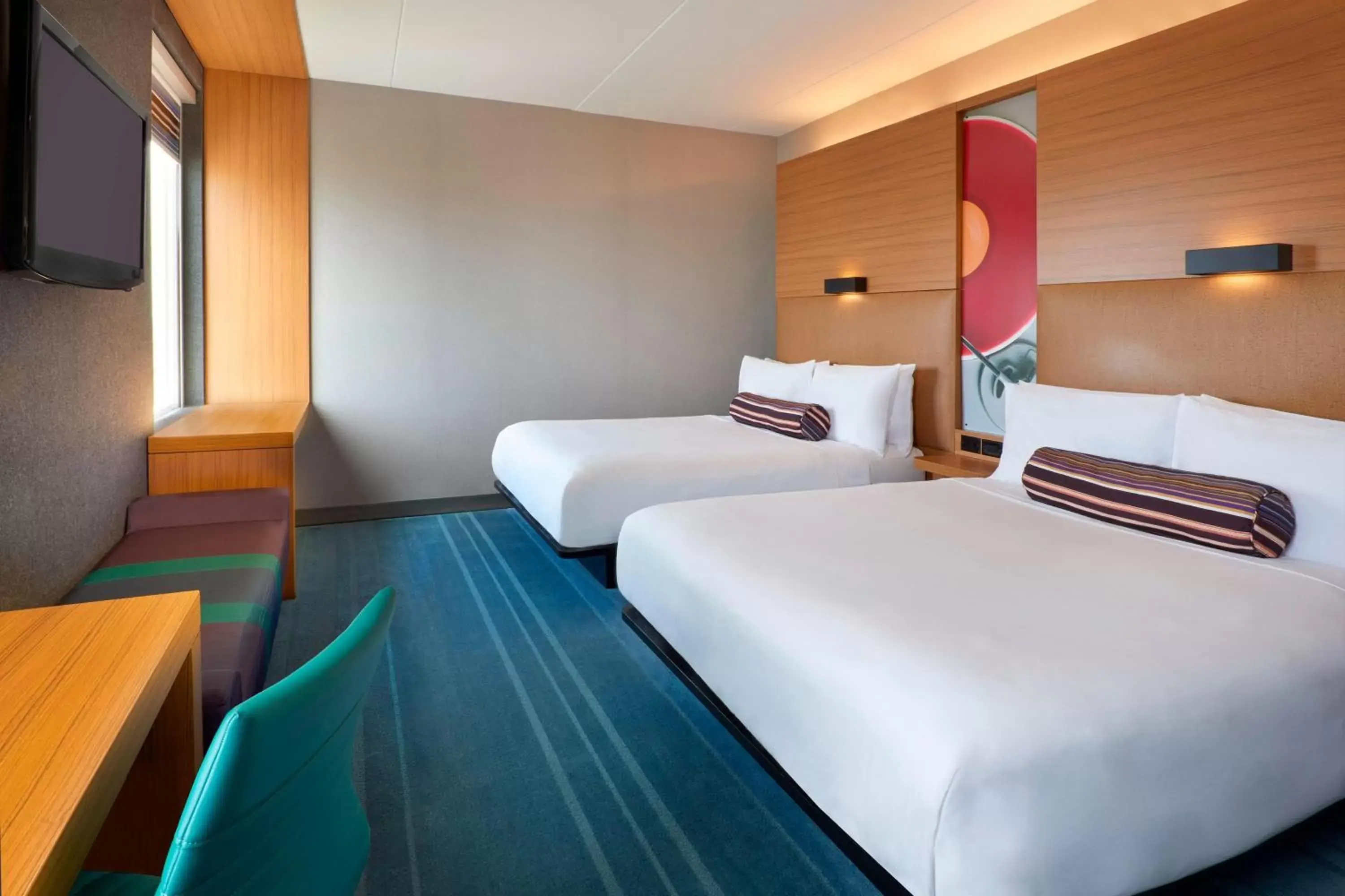 Photo of the whole room, Bed in Aloft Vaughan Mills