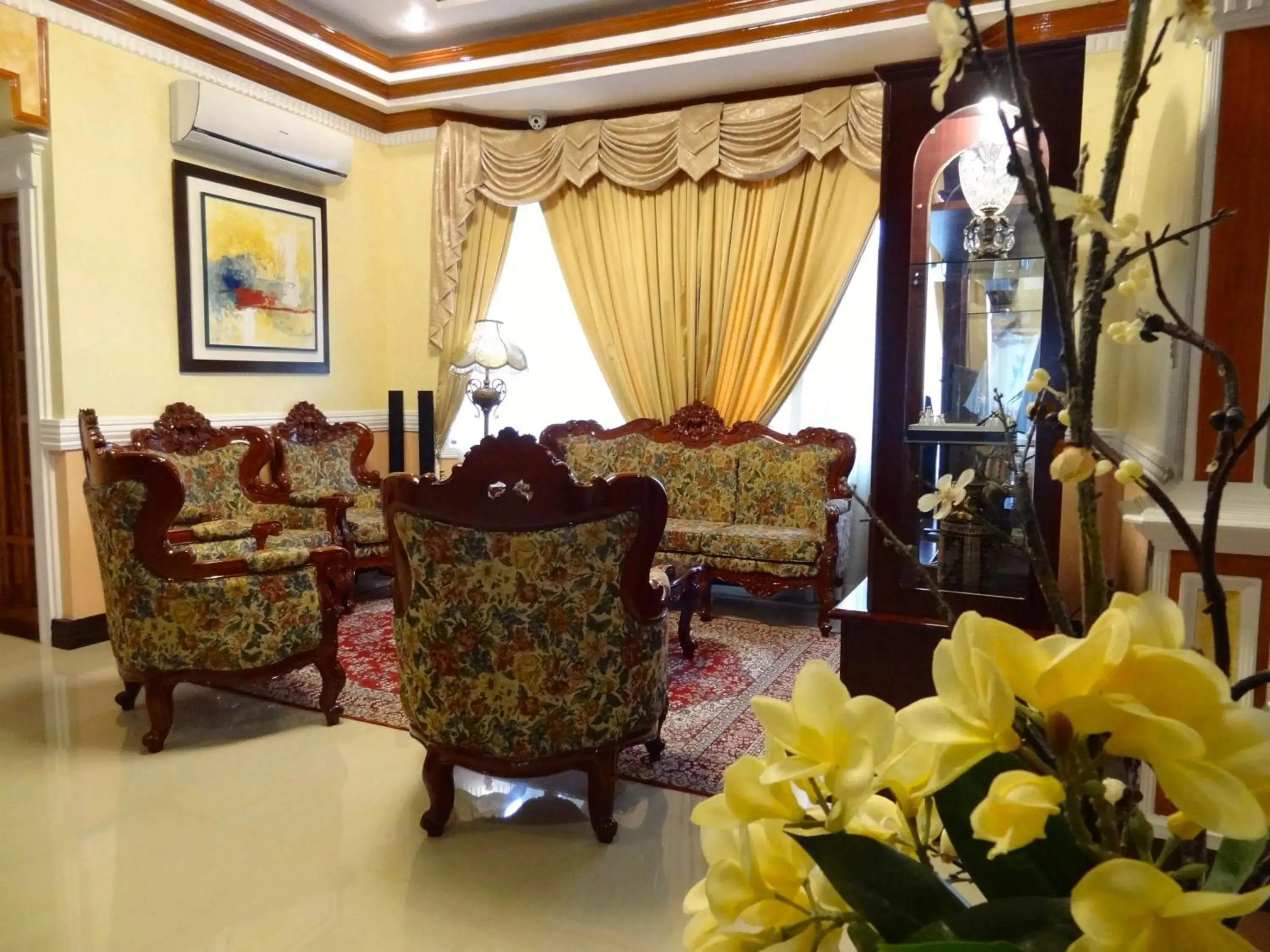 Lobby or reception in The Executive Villa Inn & Suites Lobby or reception in The Executive Villa Inn & Suites