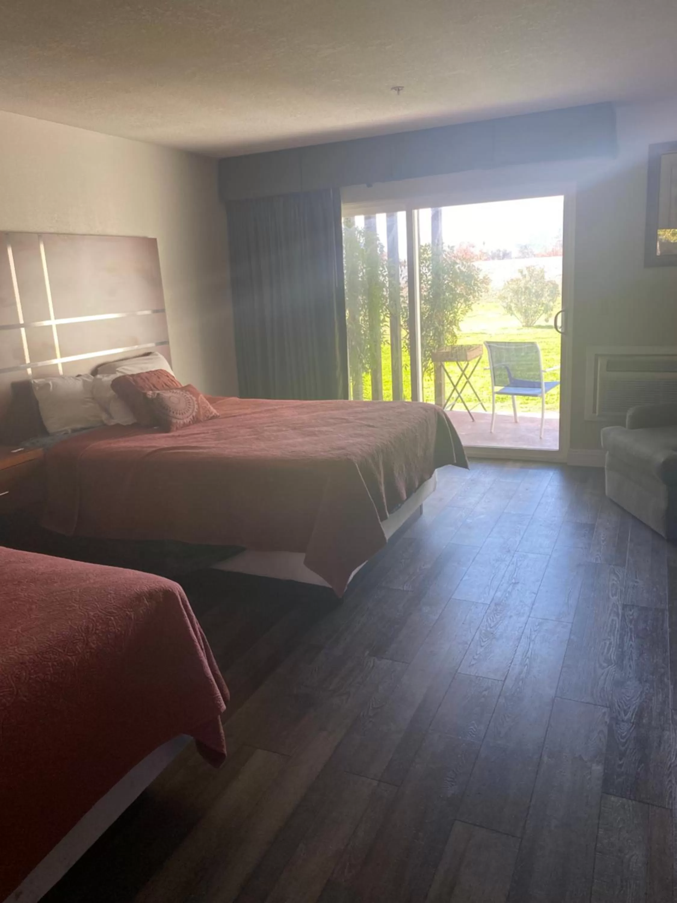 Patio, Bed in Western Holiday Lodge