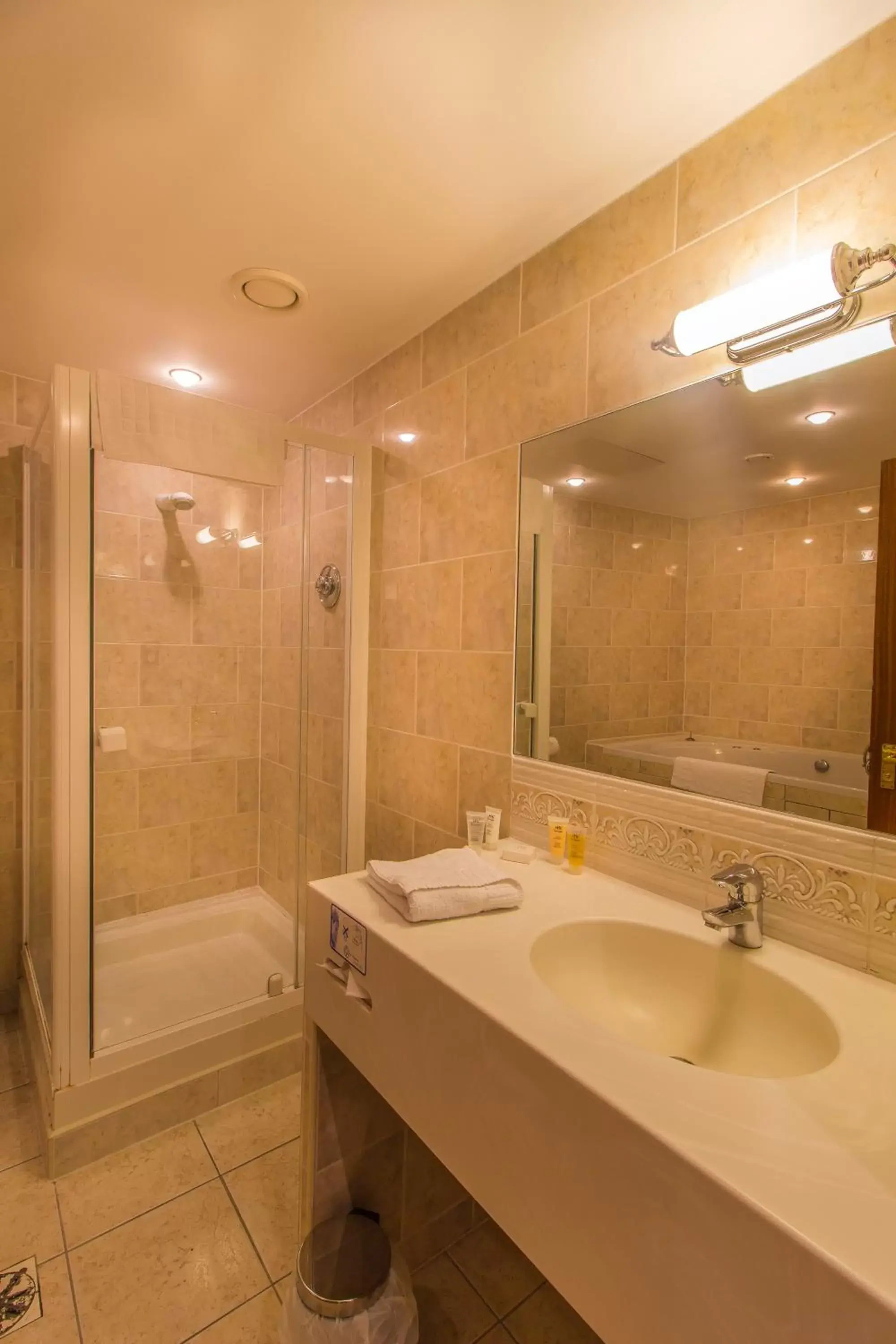 Bathroom in The Three Swans Hotel, Market Harborough, Leicestershire