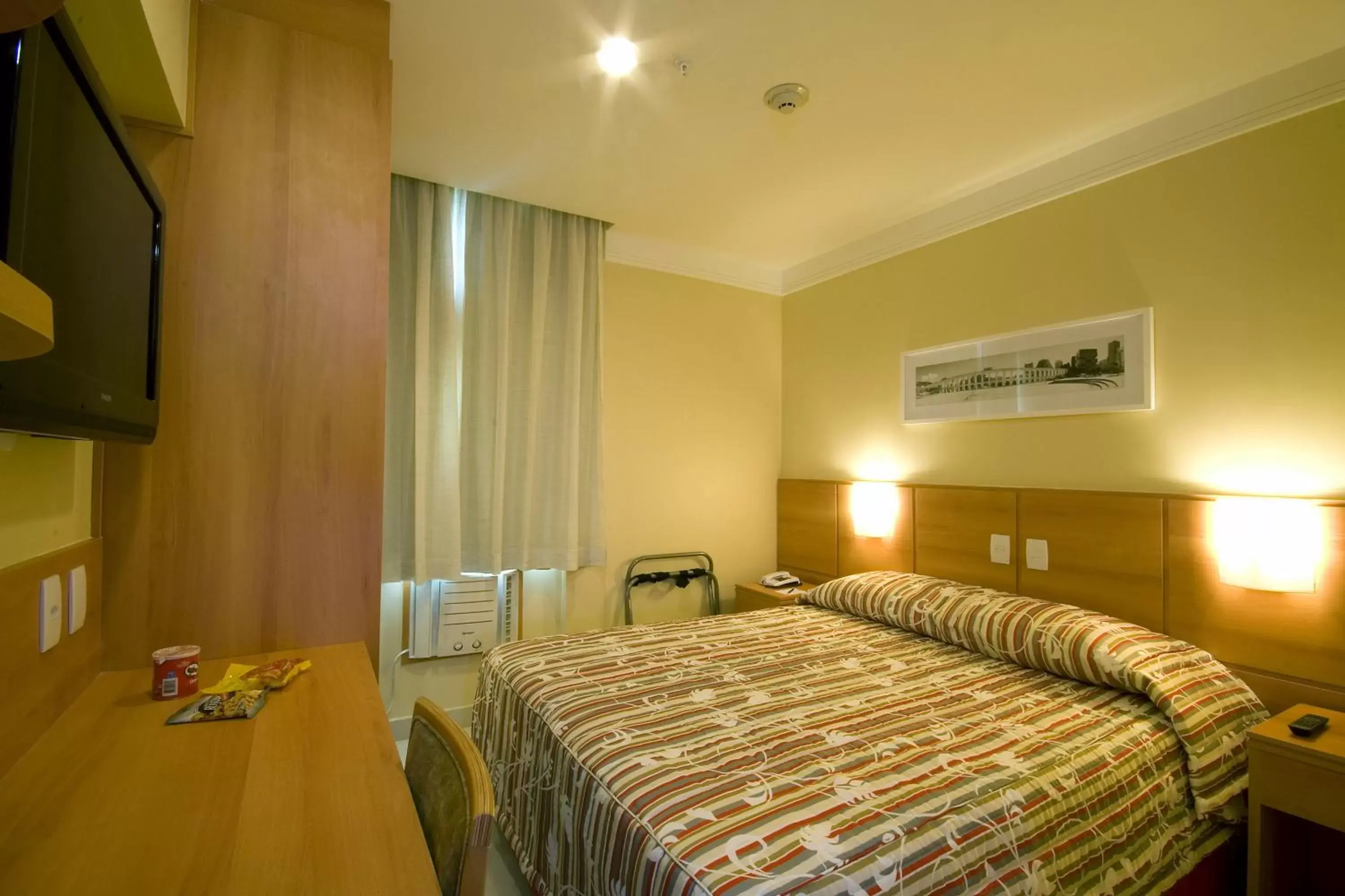 Photo of the whole room, Bed in Hotel Atlântico Business Centro