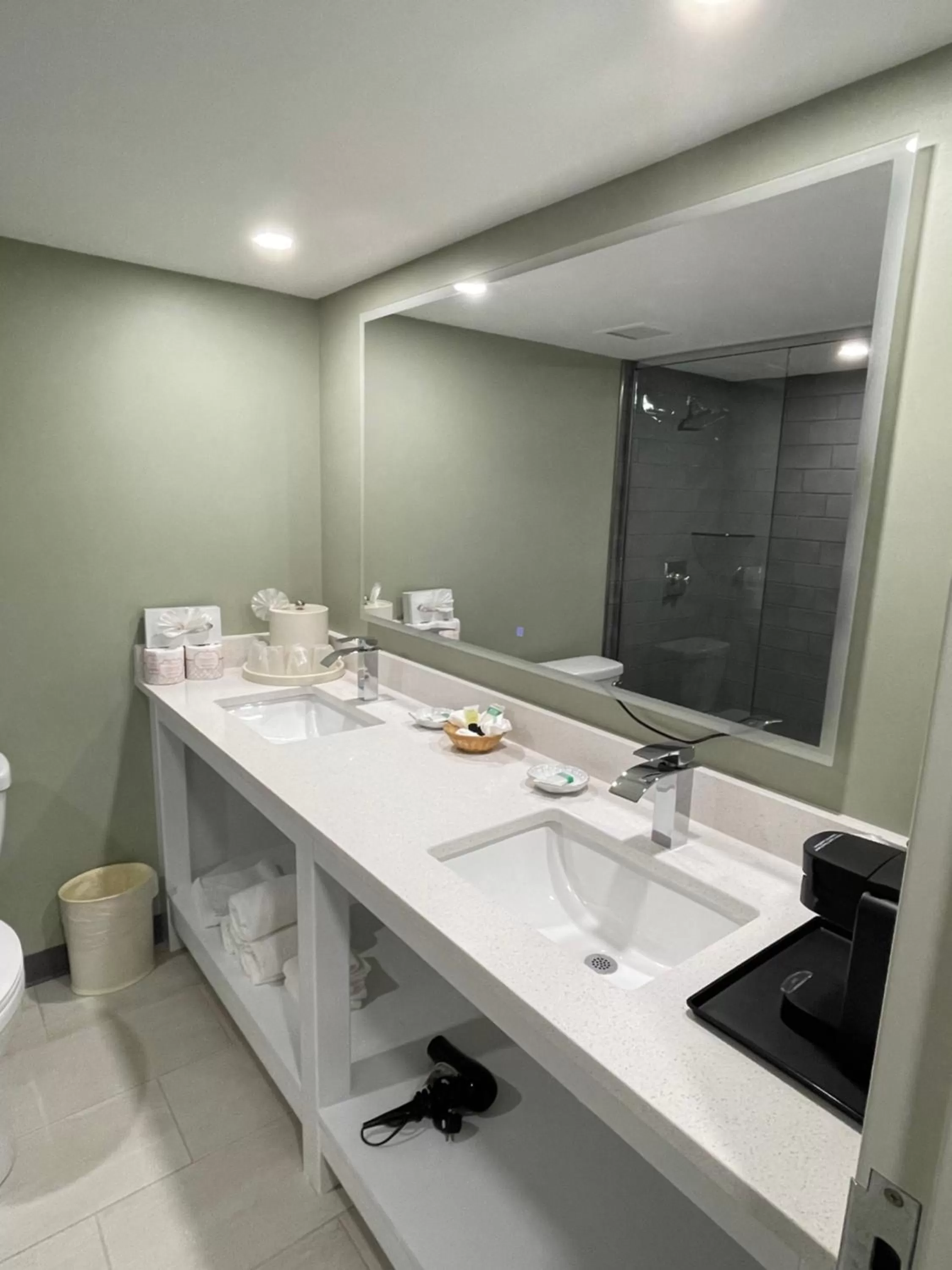 Chateau Hotel and Conference Center