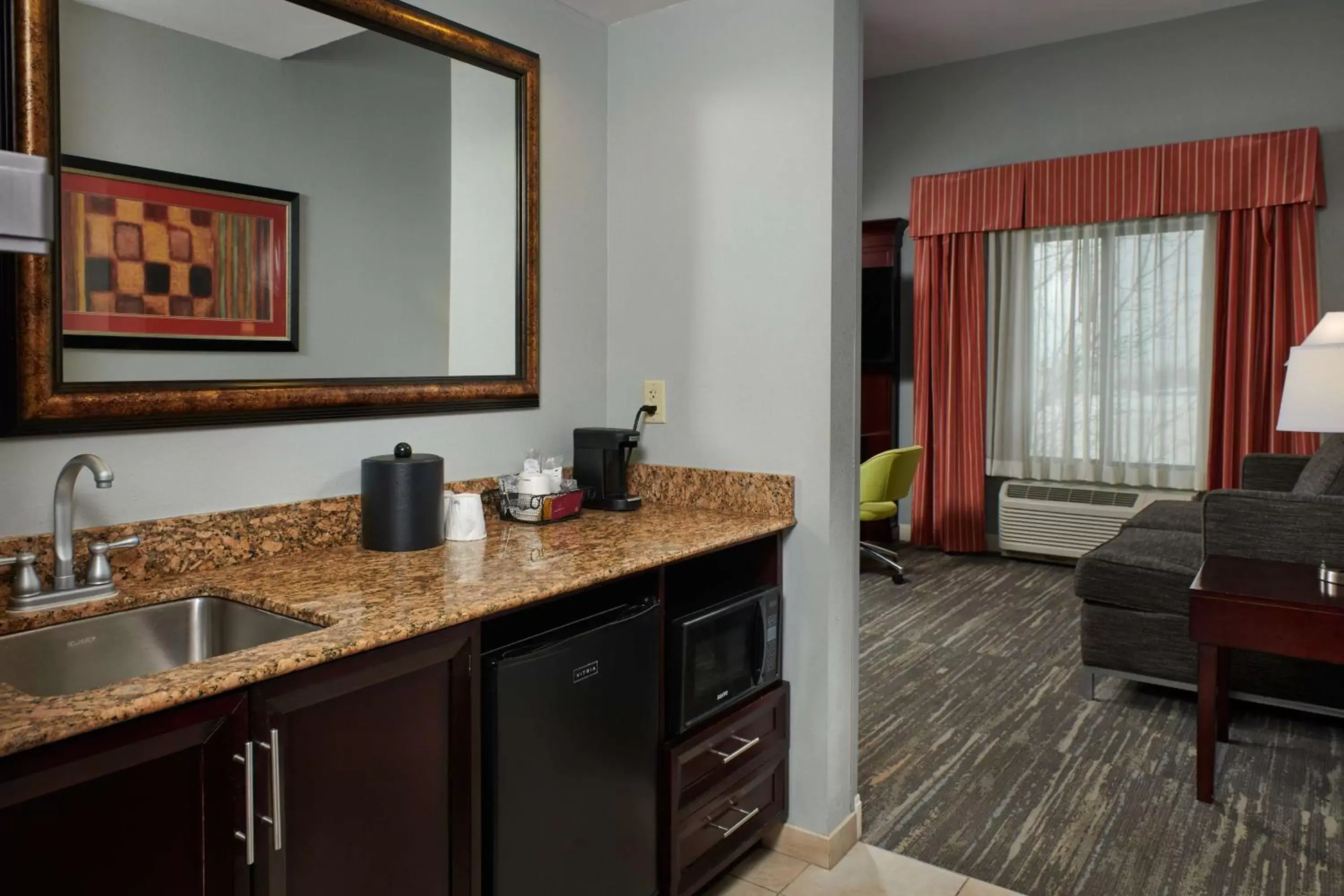 Photo of the whole room, Kitchen/Kitchenette in Hampton Inn & Suites Denver/Highlands Ranch