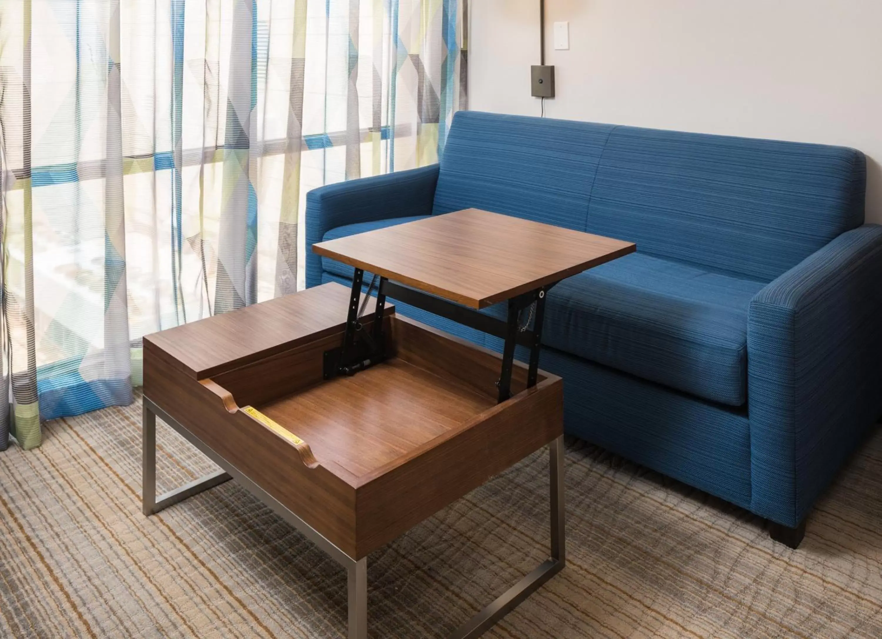 Photo of the whole room, Seating Area in Holiday Inn Express & Suites Springfield, an IHG Hotel