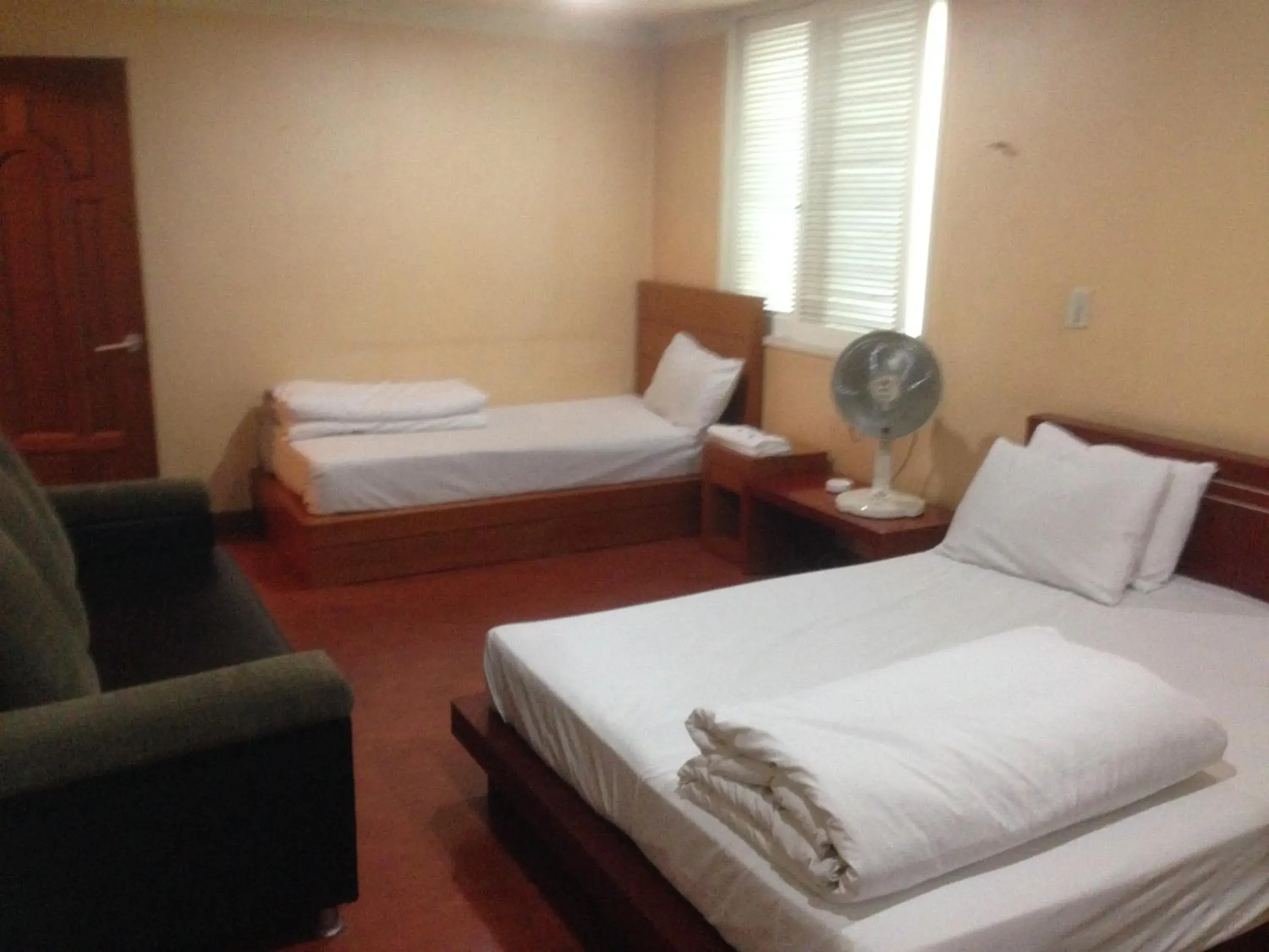 Photo of the whole room, Bed in Goodstay Herotel