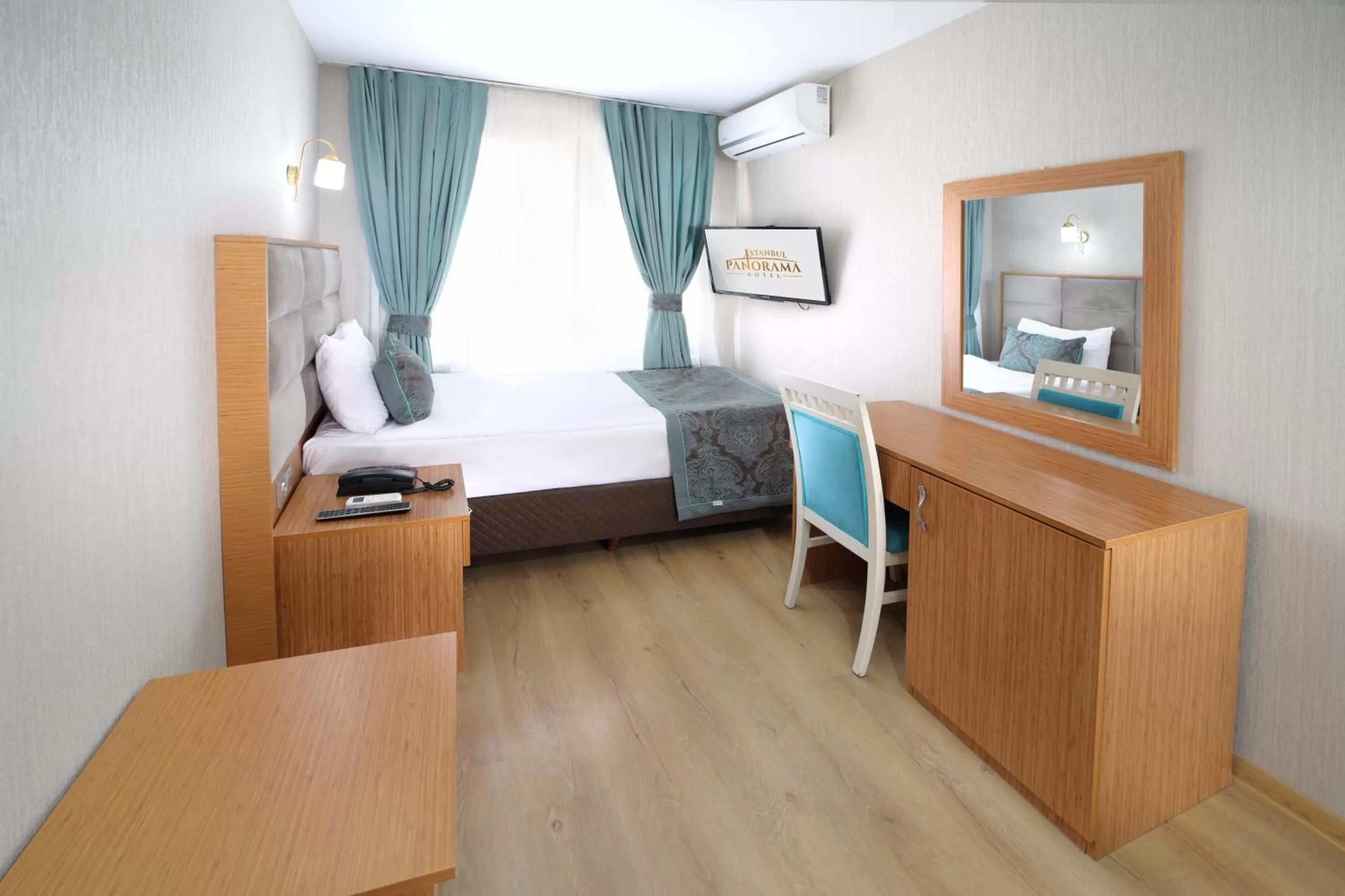 Bedroom, Bed in Istanbul Panorama Hotel