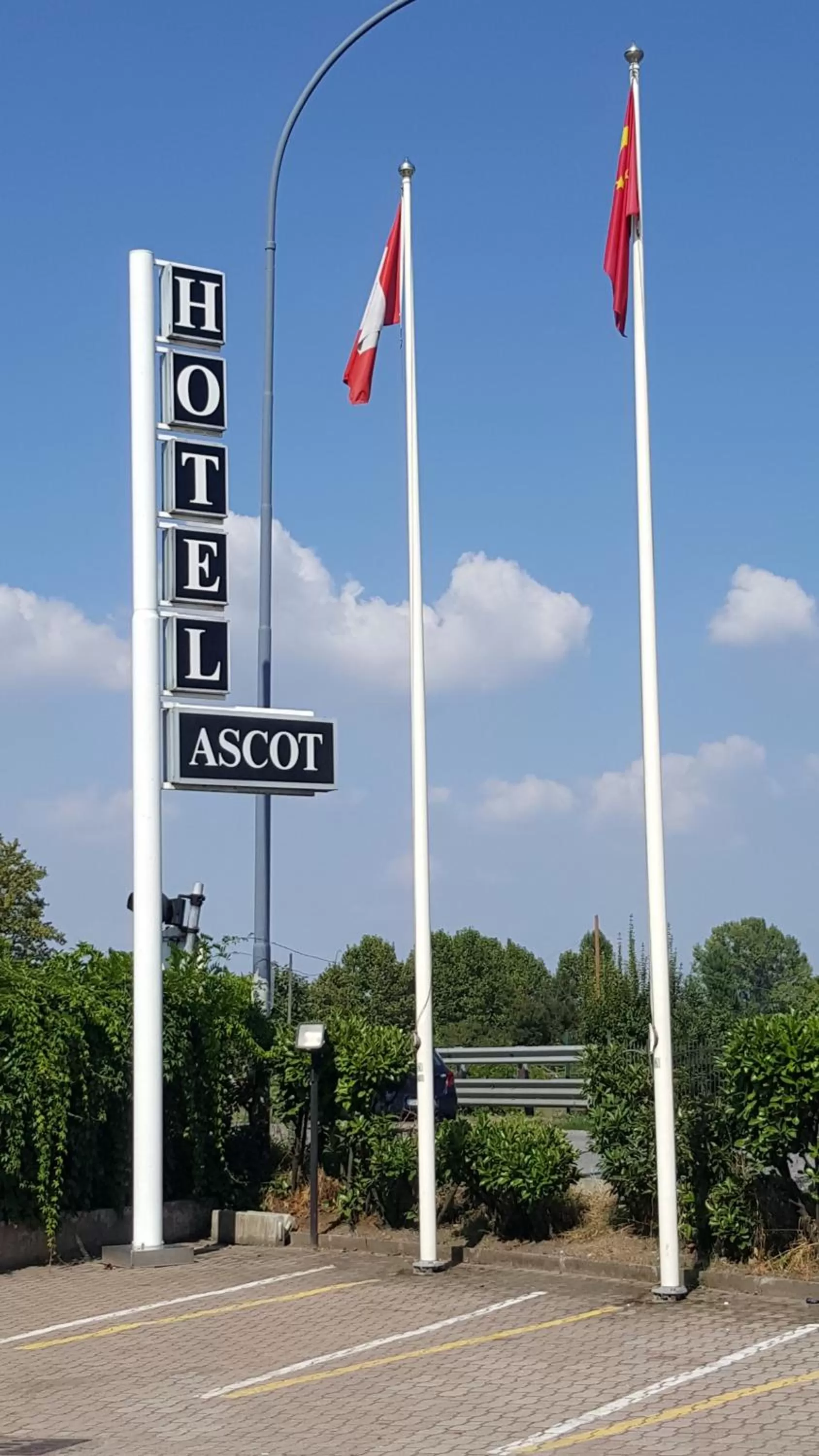 Facade/entrance in Hotel Ascot