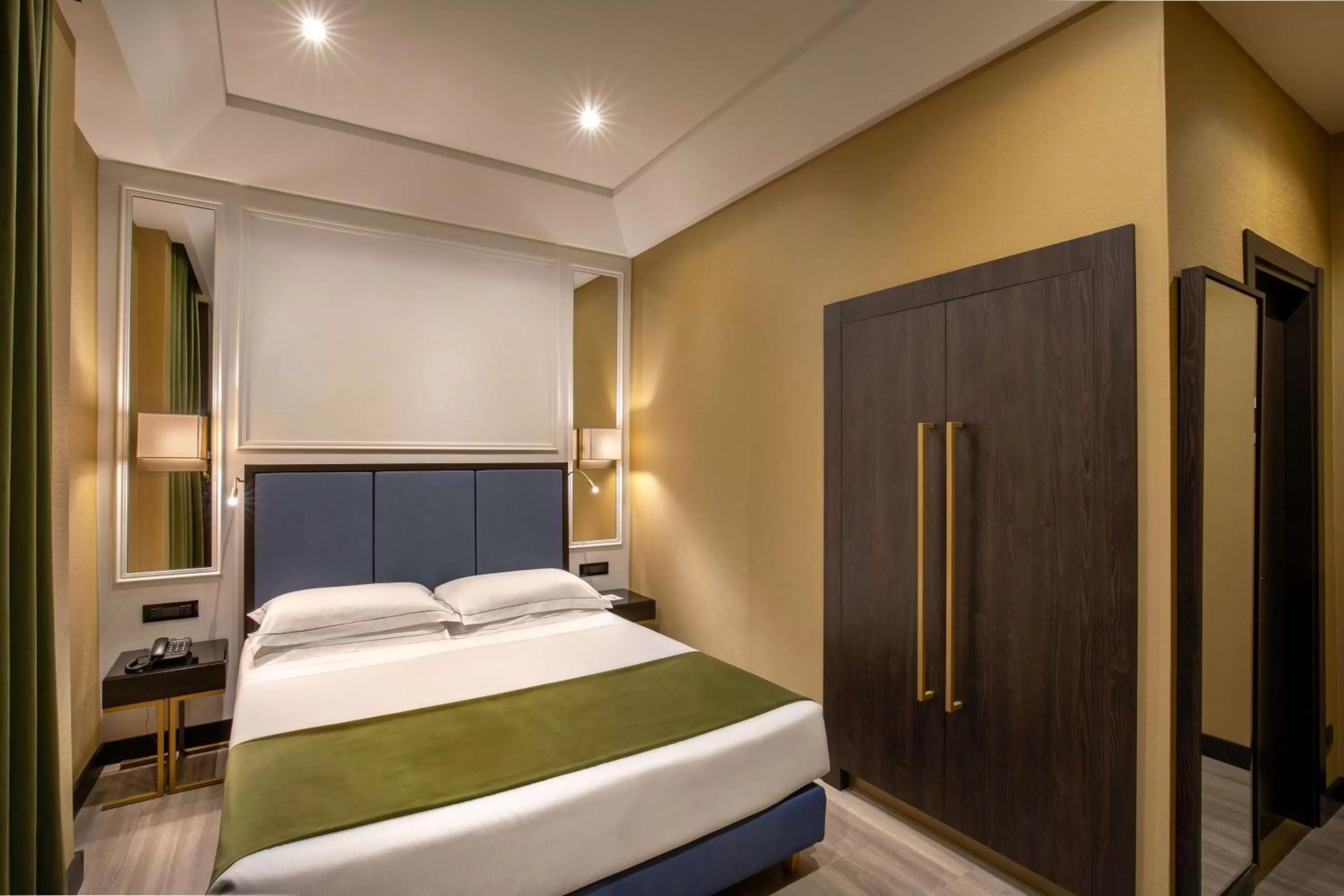 Bedroom, Bed in Hotel Diana Roof Garden