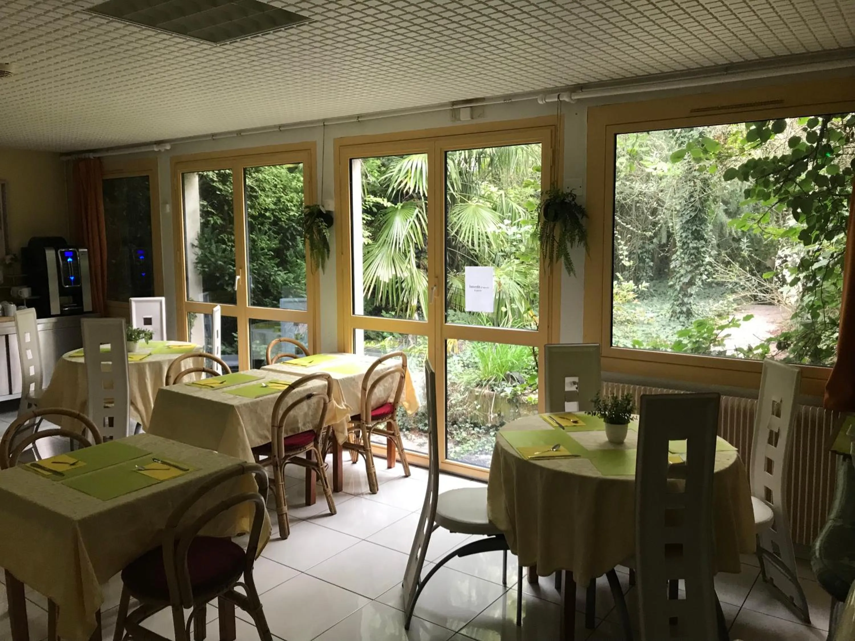 Breakfast in Hotel Couleurs Sud Centre-ville Gare Charleville-Mézières