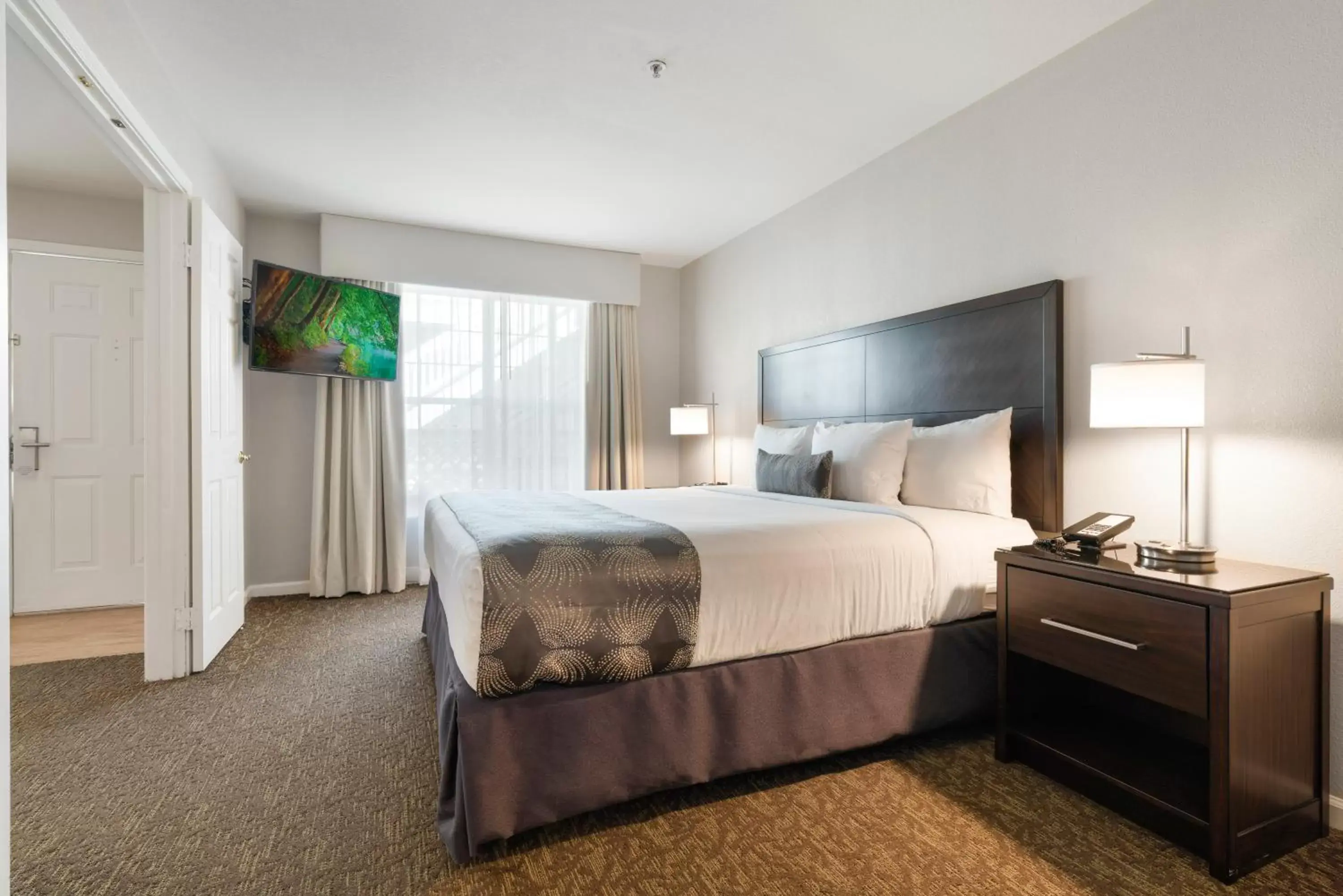 Bed in Chase Suites Brea-Fullerton - North Orange County